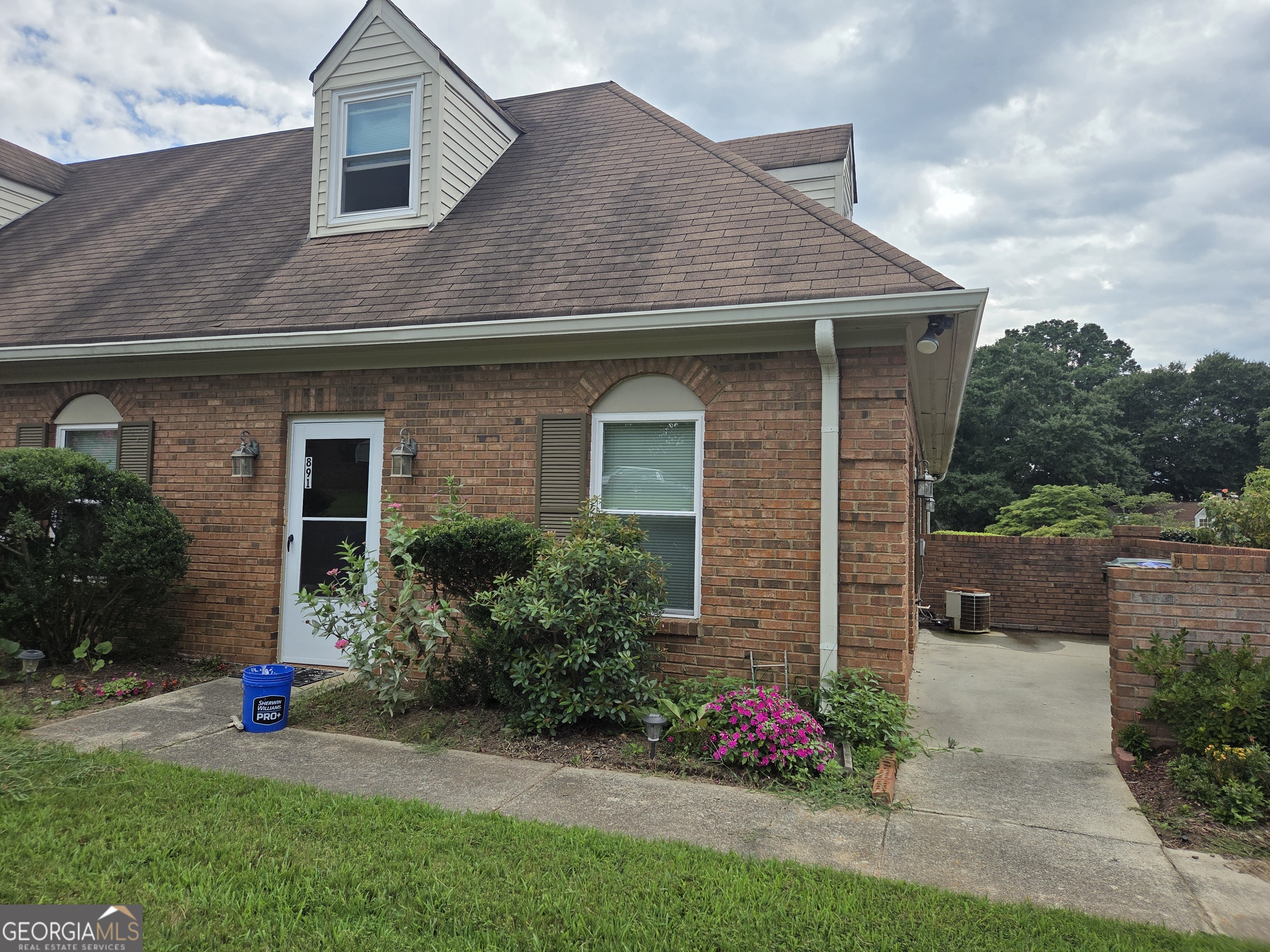 893 NE Park Place Property Photo 1