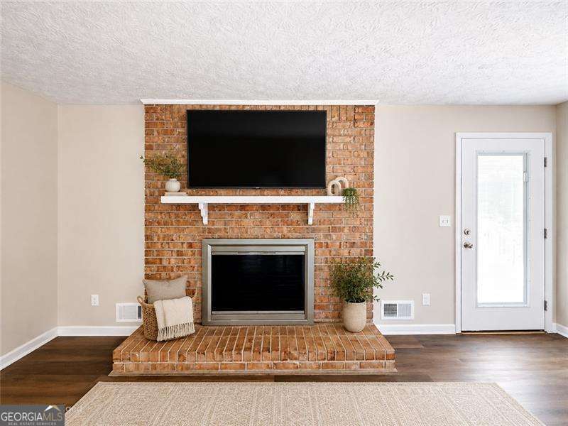 3730 Mill Glen Drive Property Photo 4