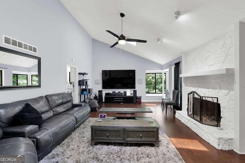 2721 Pine Cone Lane Property Photo 6