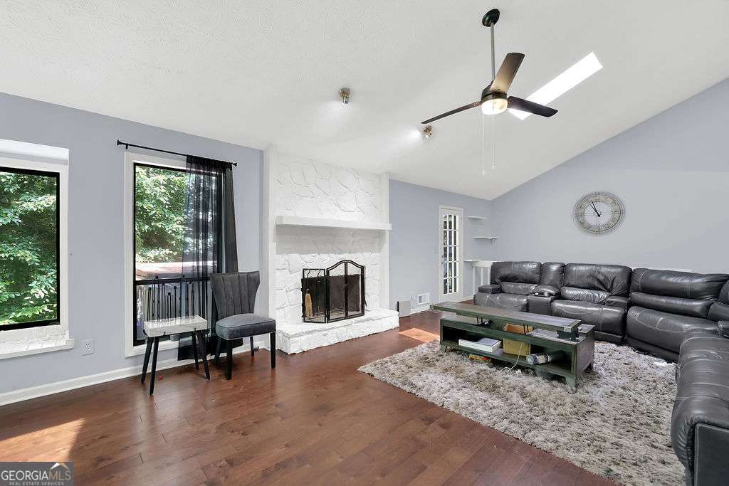 2721 Pine Cone Lane Property Photo 8