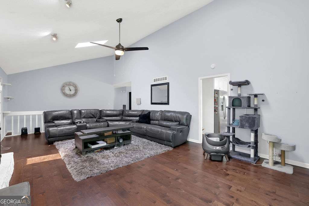 2721 Pine Cone Lane Property Photo 9