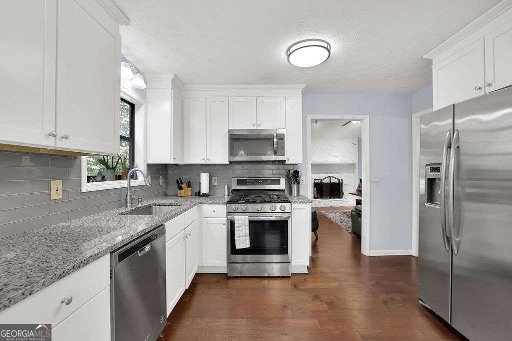 2721 Pine Cone Lane Property Photo 13