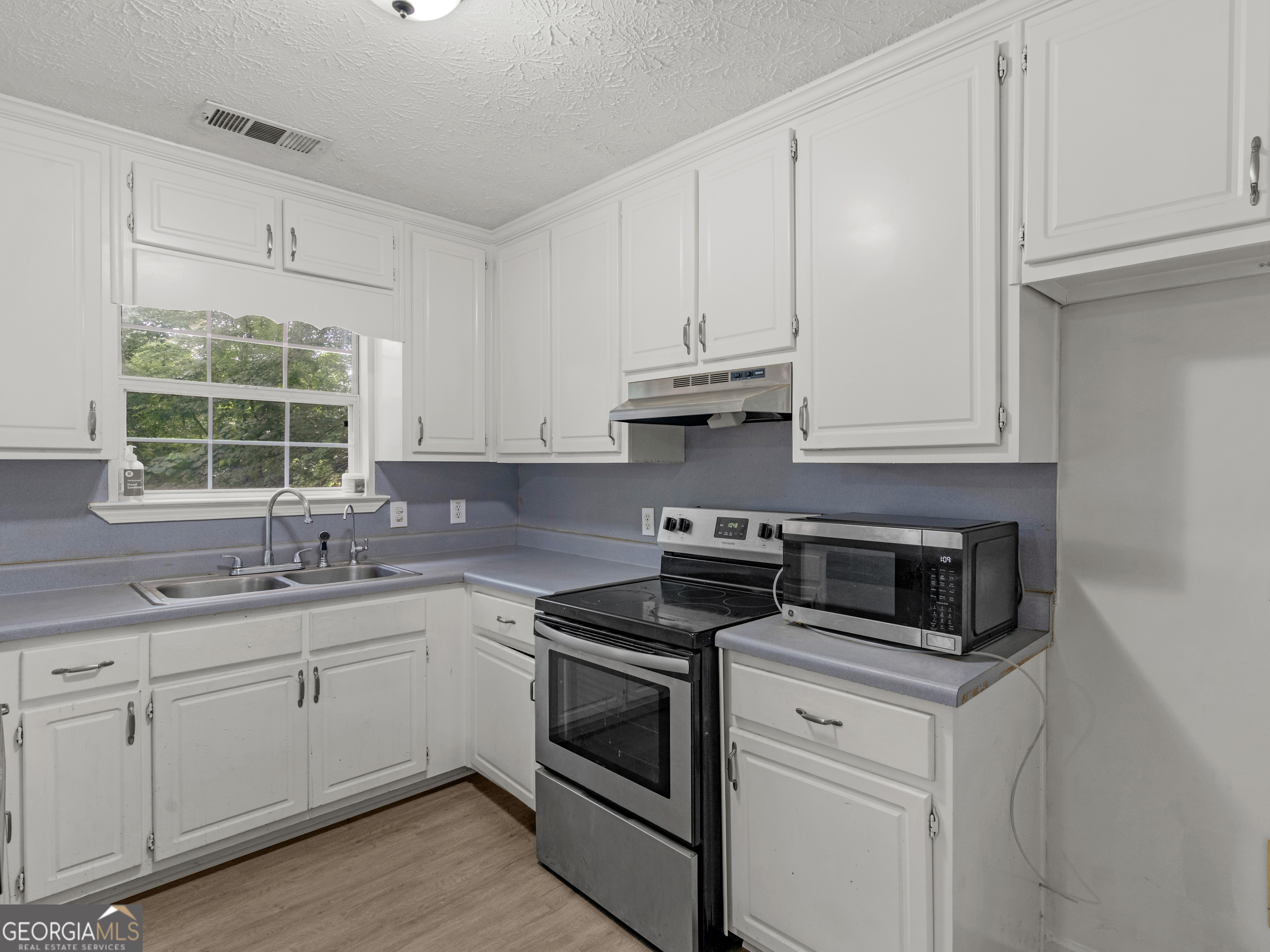 3055 Deerfield Way Property Photo 9
