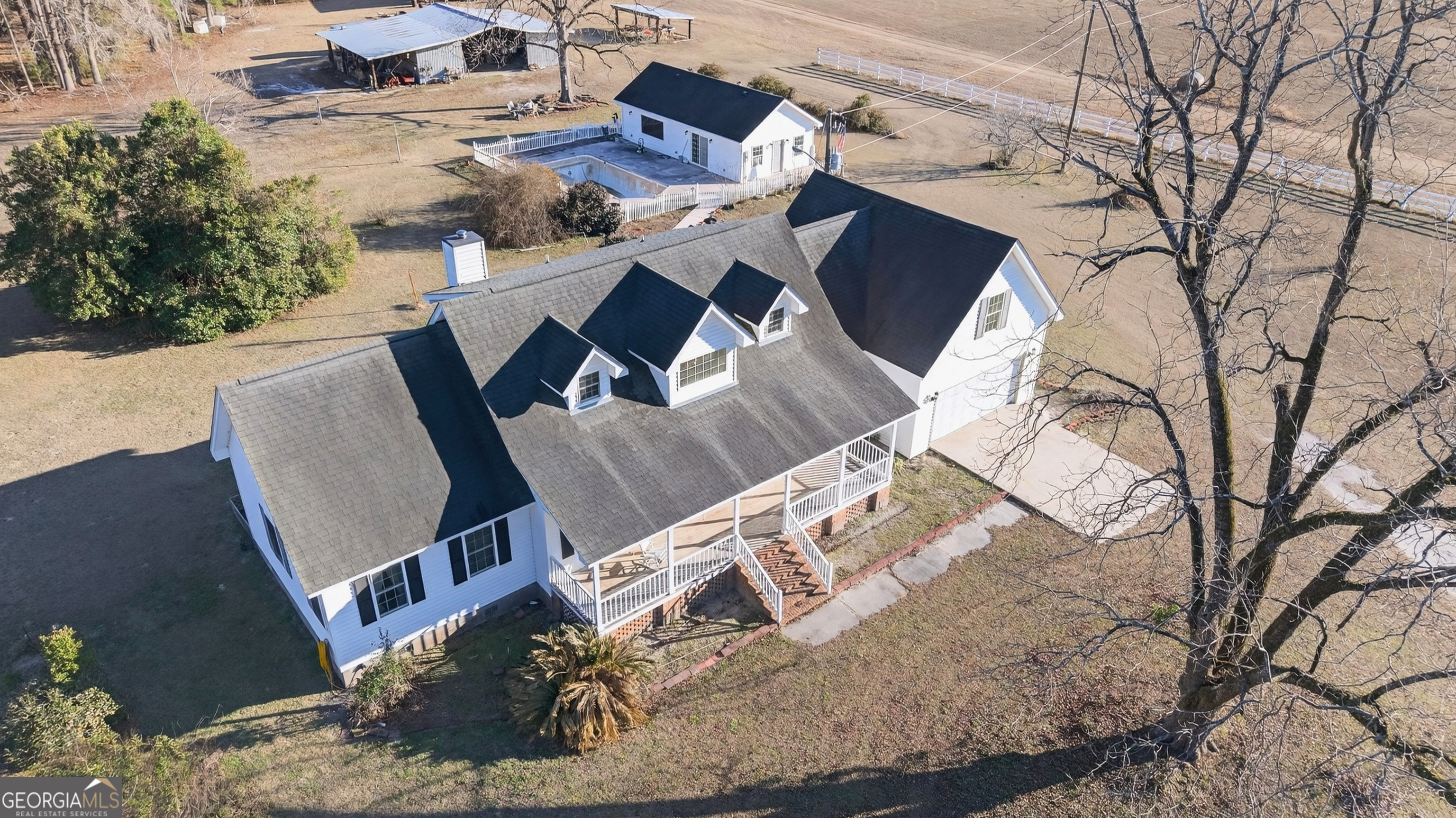 2051 Oliver Highway Property Photo 1