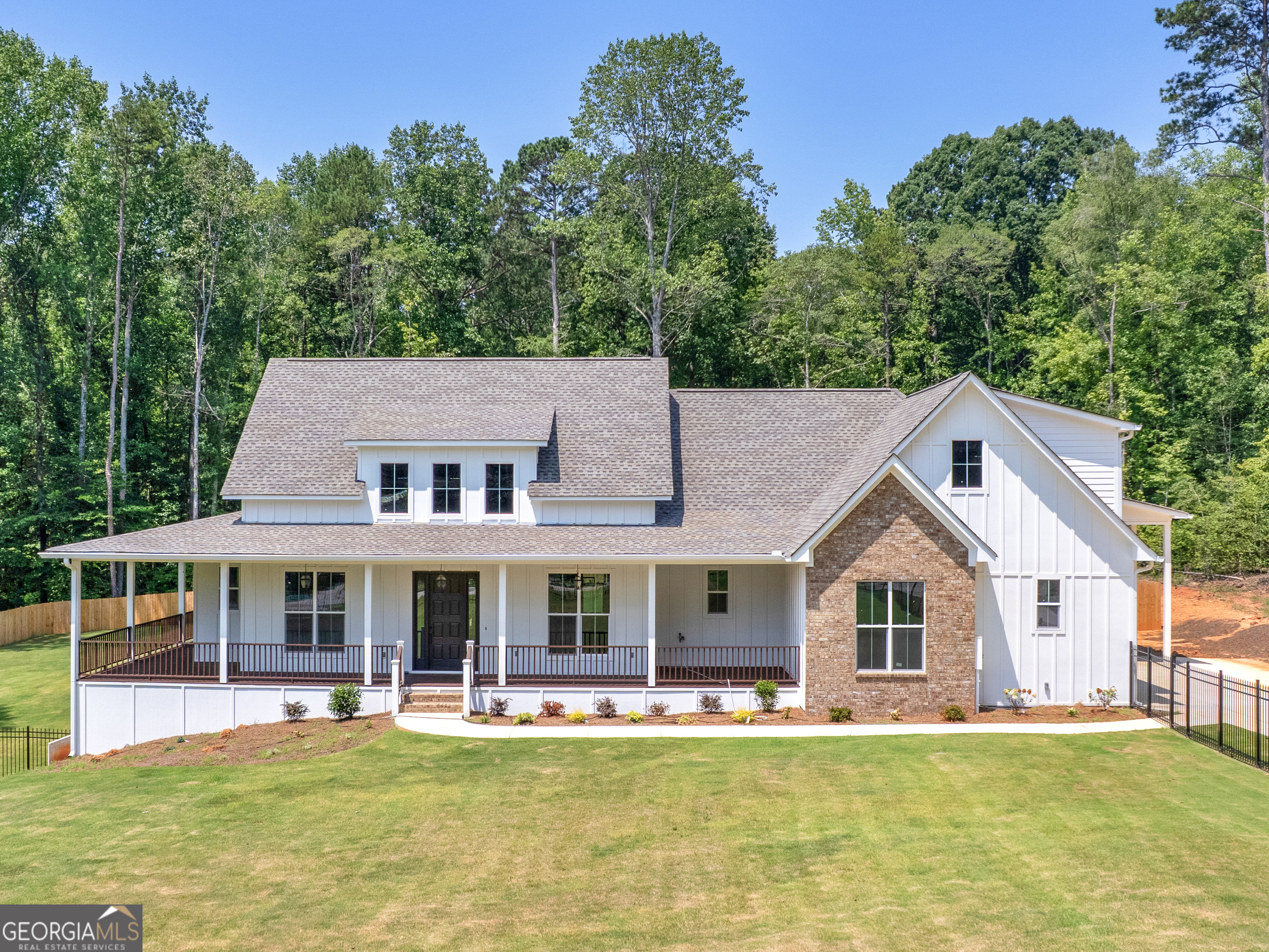 1019 Oakridge Drive Property Photo 1