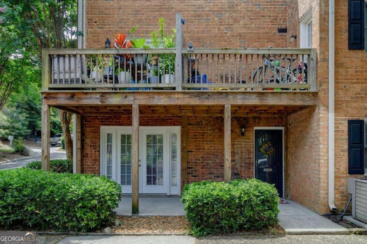 6520 Roswell Road # 30 Property Photo 1