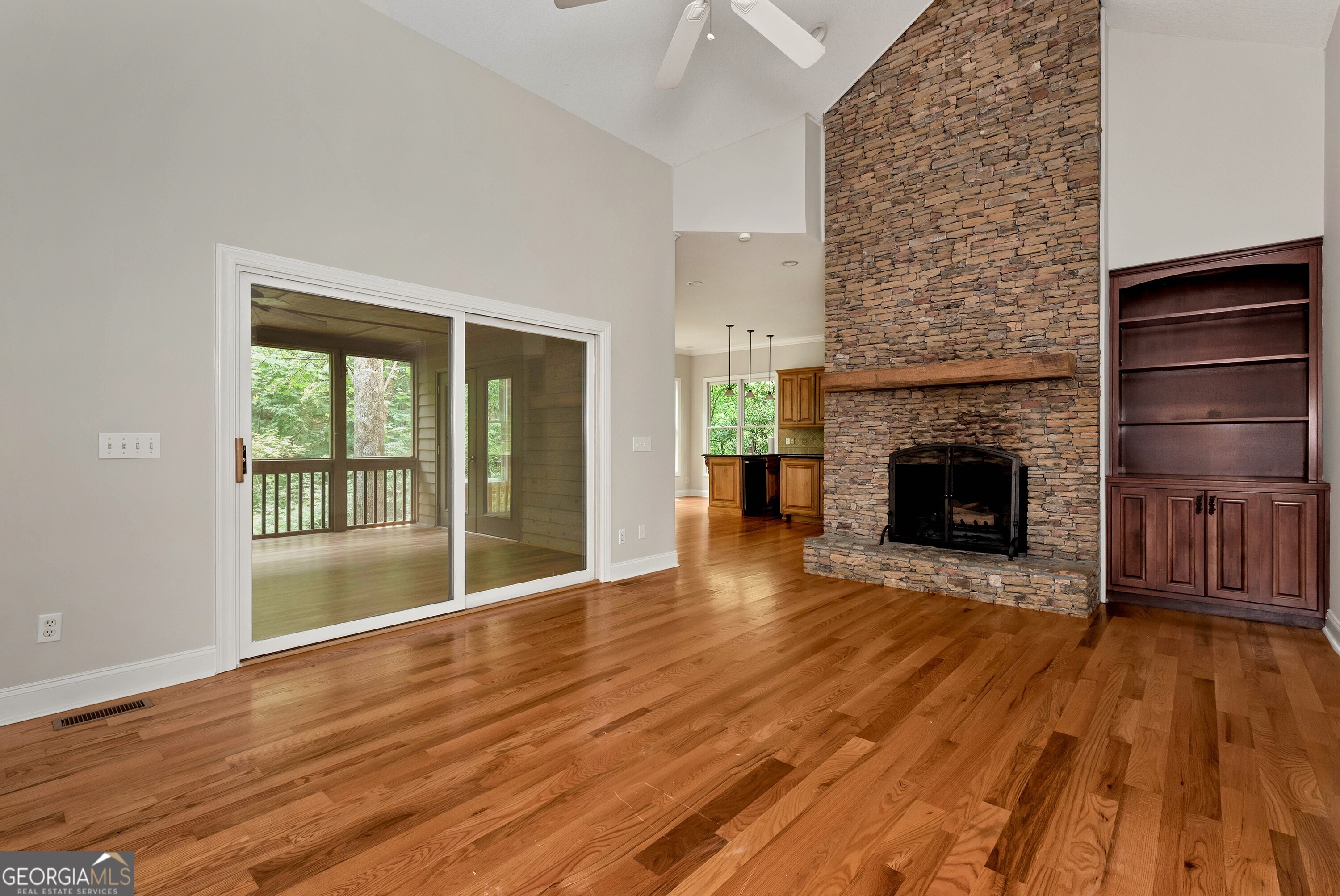 161 Falling Creek Property Photo 8
