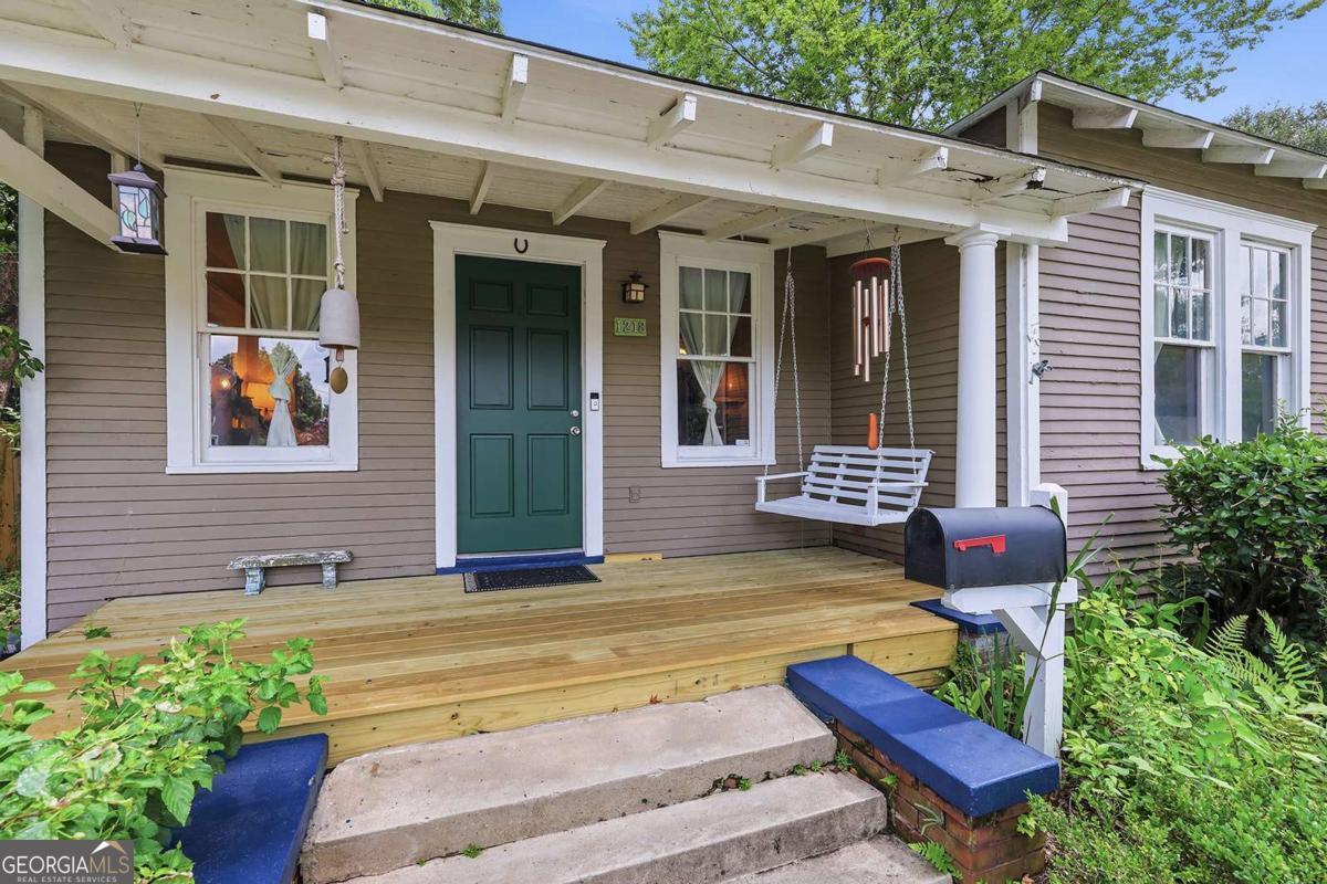 1218 E 48th Street Property Photo 2