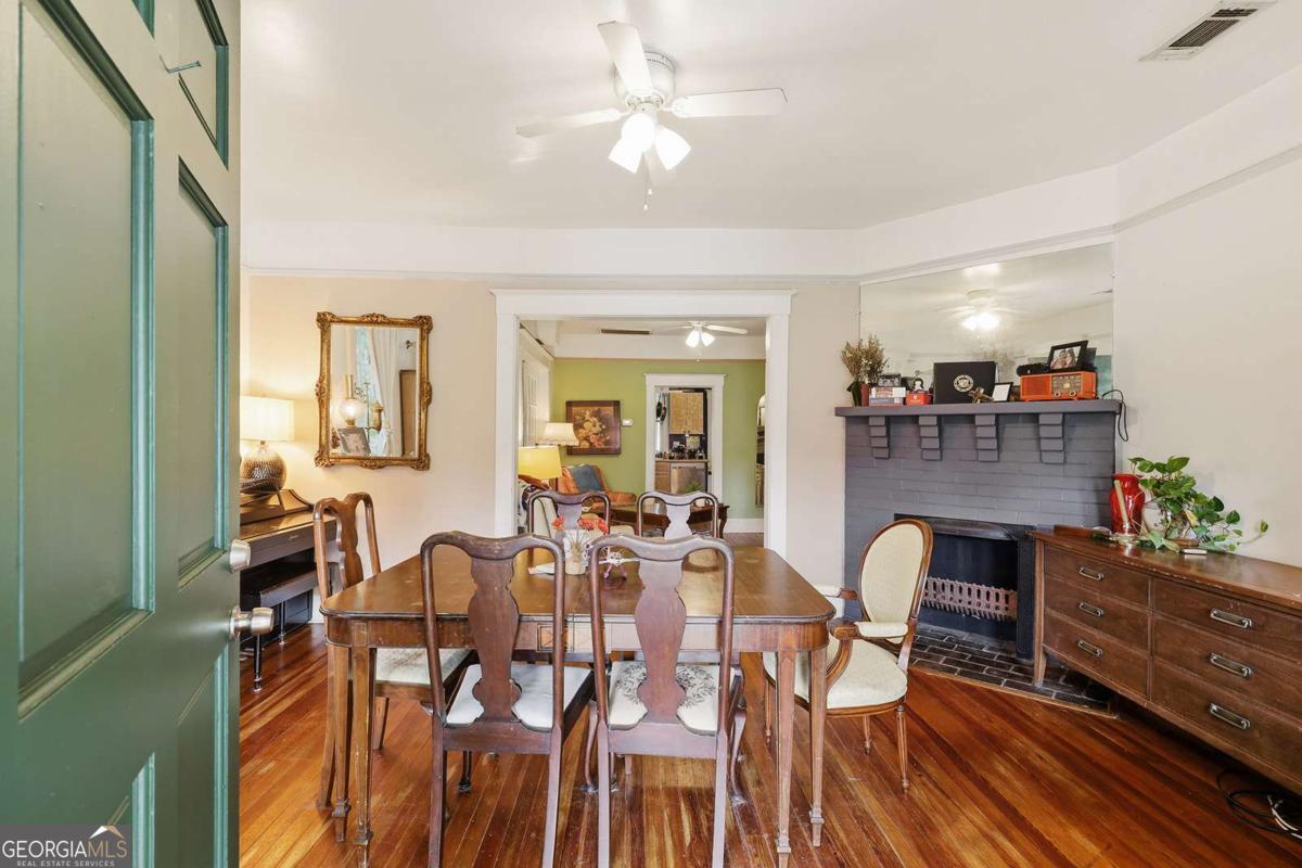 1218 E 48th Street Property Photo 4