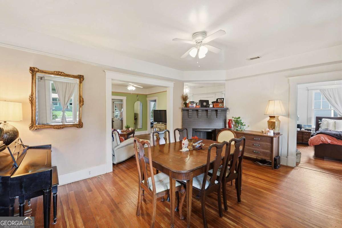 1218 E 48th Street Property Photo 6