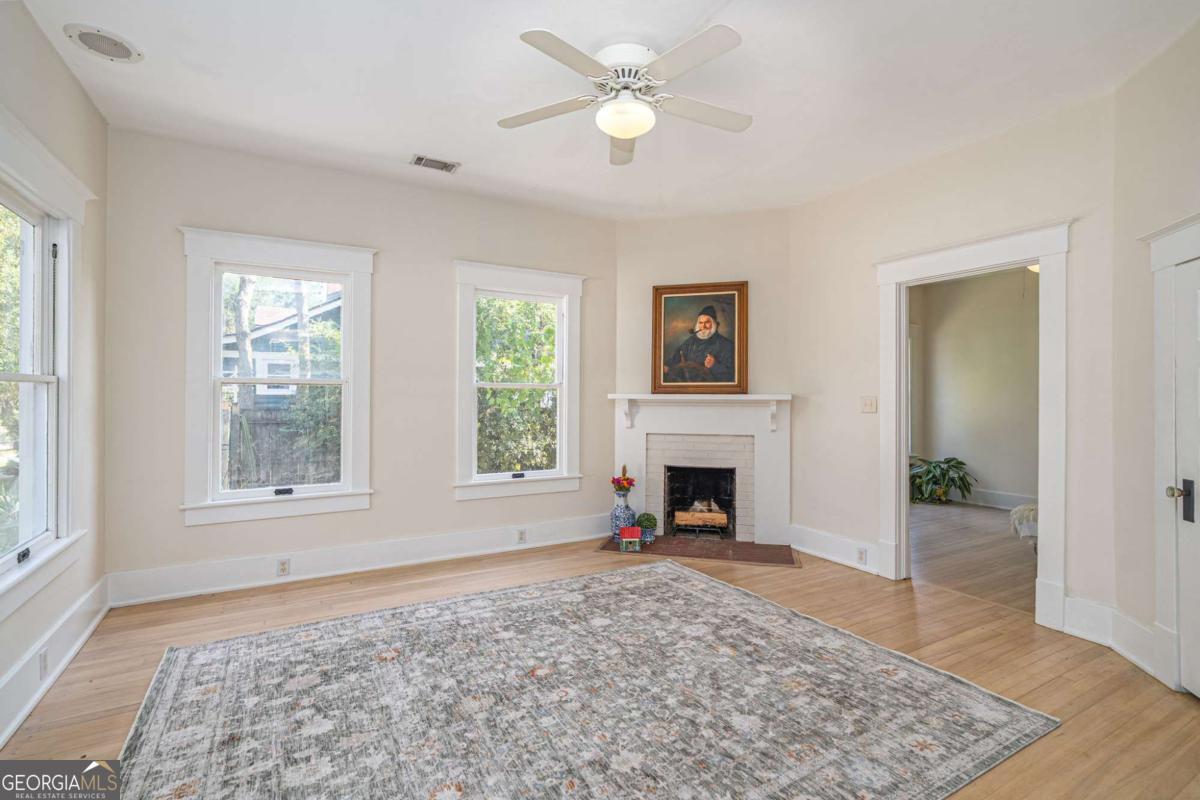 1219 E 48th Street Property Photo 17