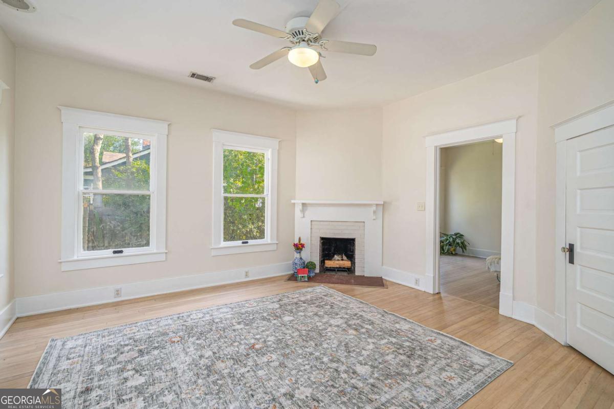 1219 E 48th Street Property Photo 18