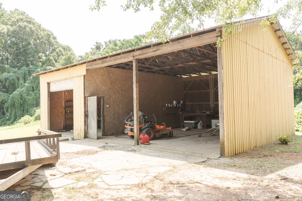 3060 Centerville Road Property Photo 4