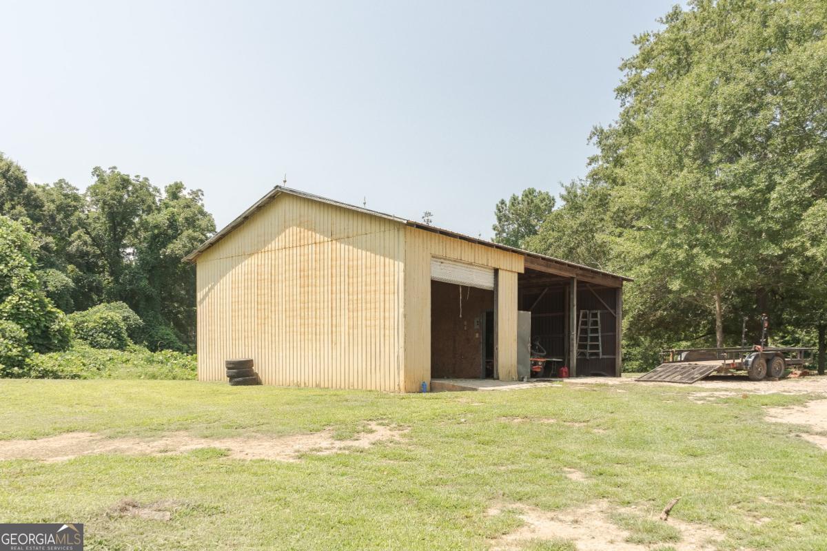 3060 Centerville Road Property Photo 5