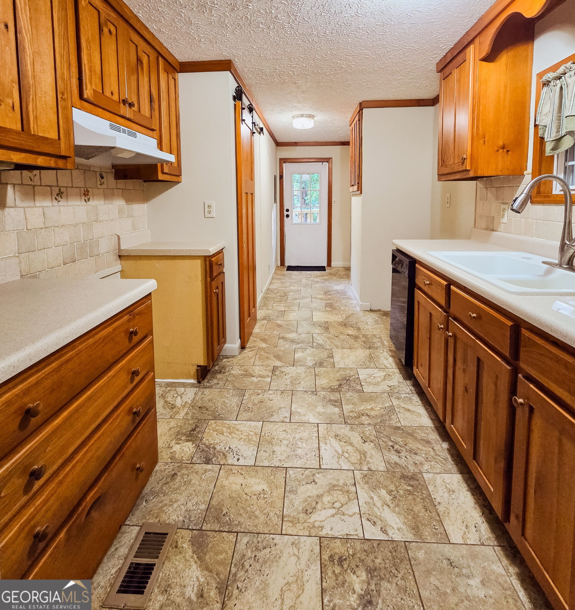 111 Loggins Road Property Photo 6