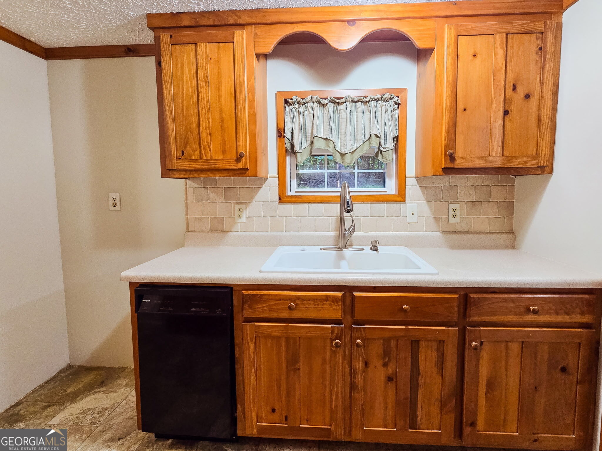 111 Loggins Road Property Photo 7