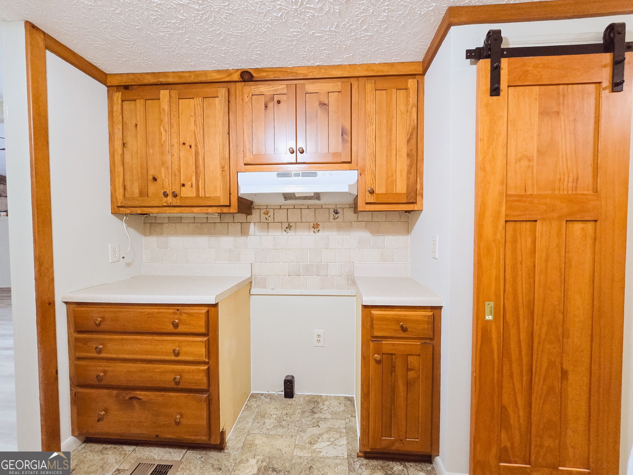 111 Loggins Road Property Photo 8