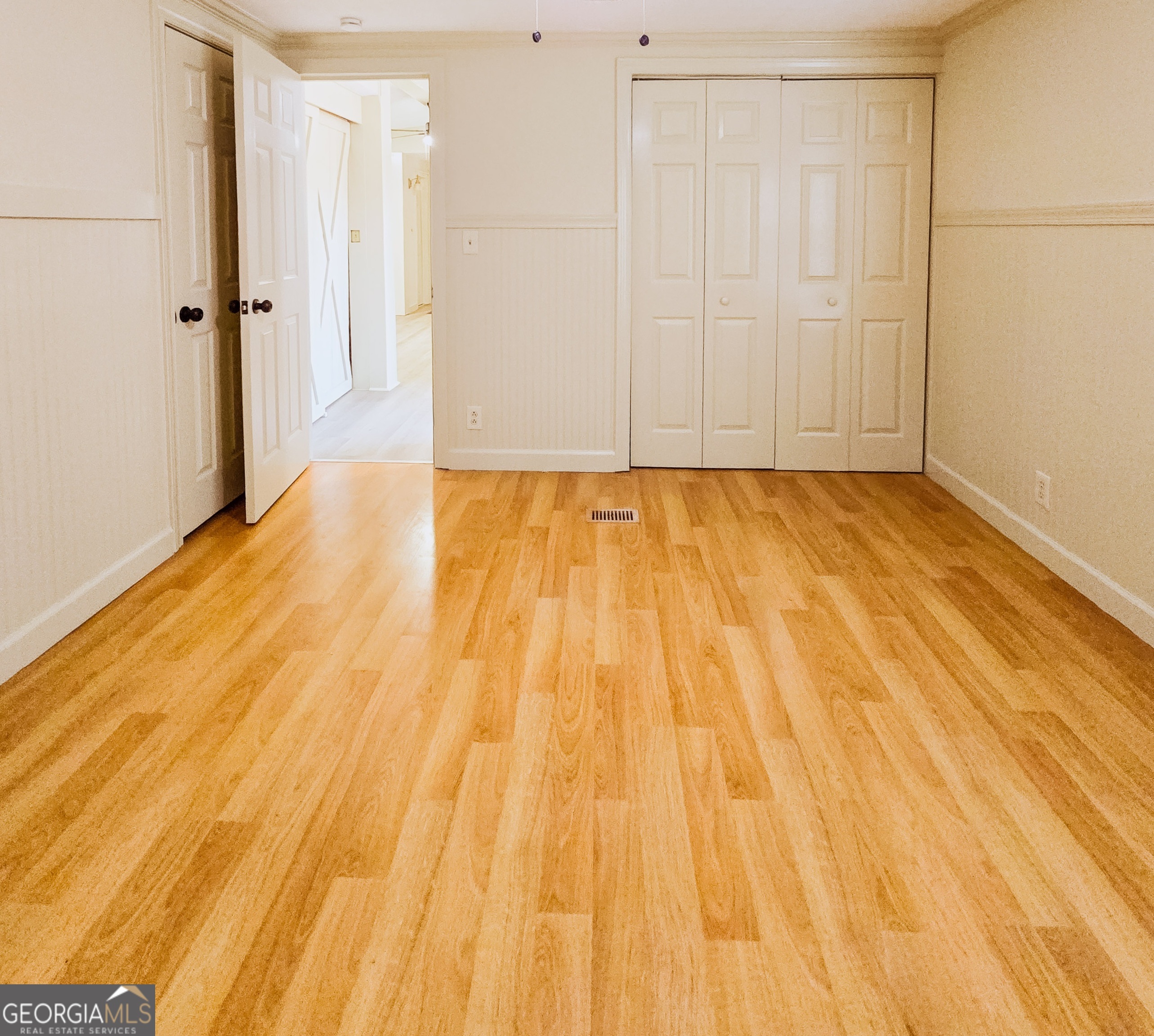 111 Loggins Road Property Photo 9