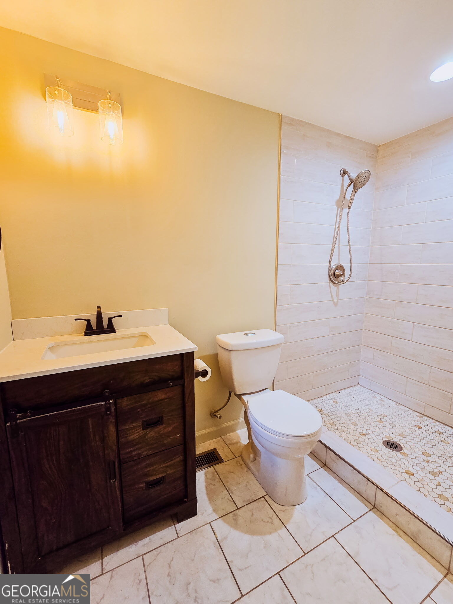 111 Loggins Road Property Photo 11