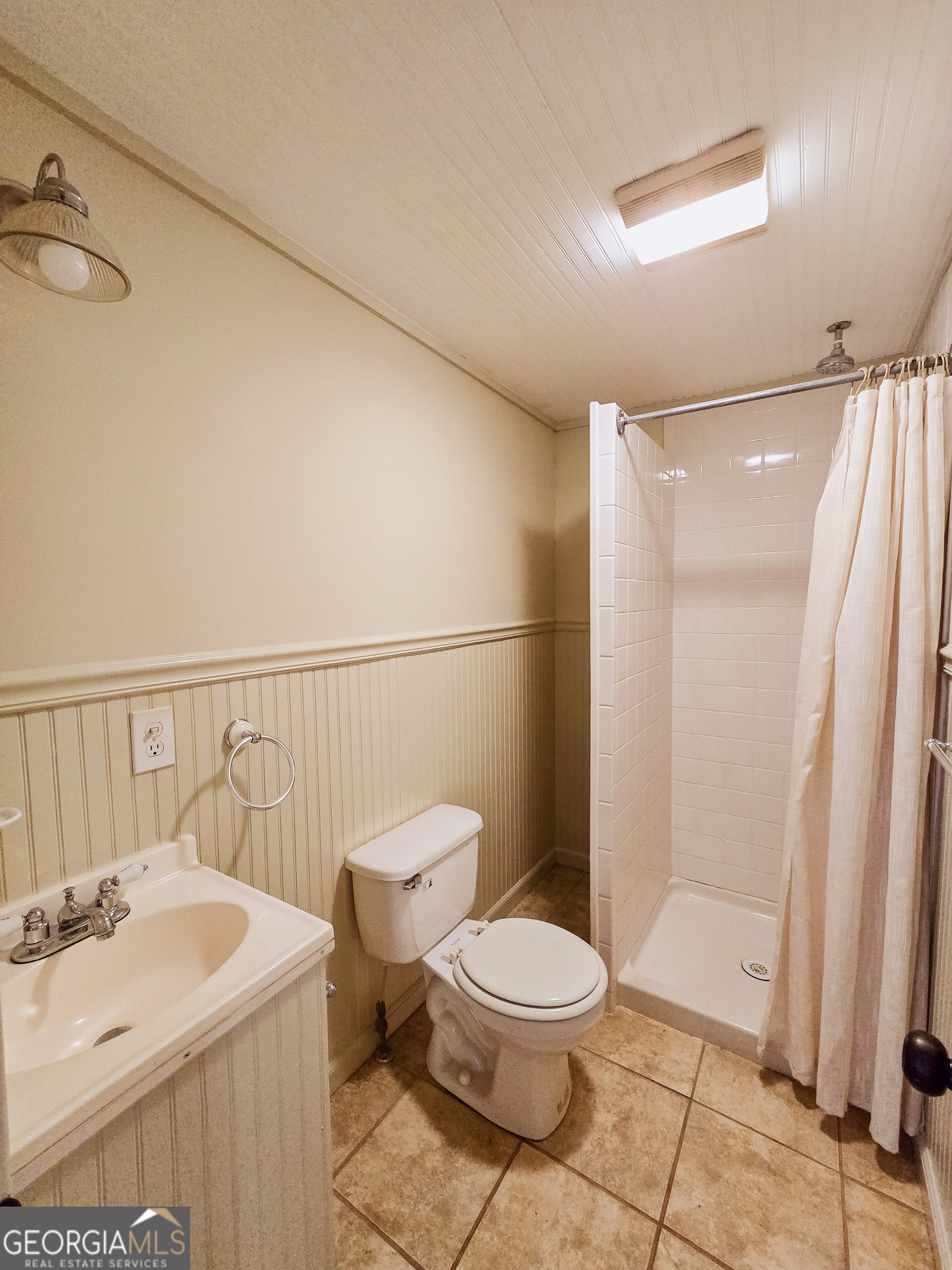 111 Loggins Road Property Photo 14