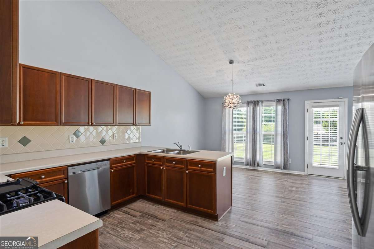 2615 Snowcrest Place Property Photo 7