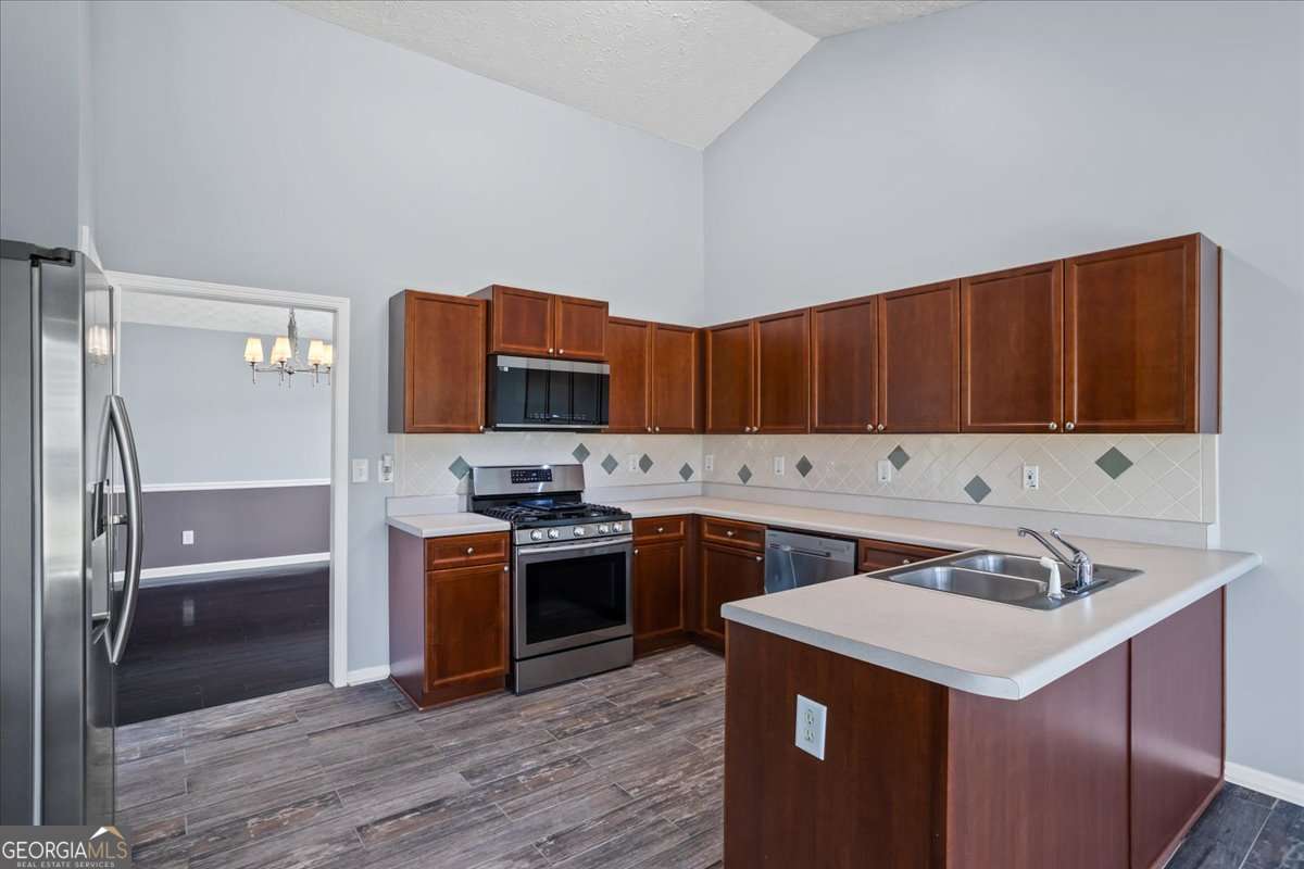 2615 Snowcrest Place Property Photo 8