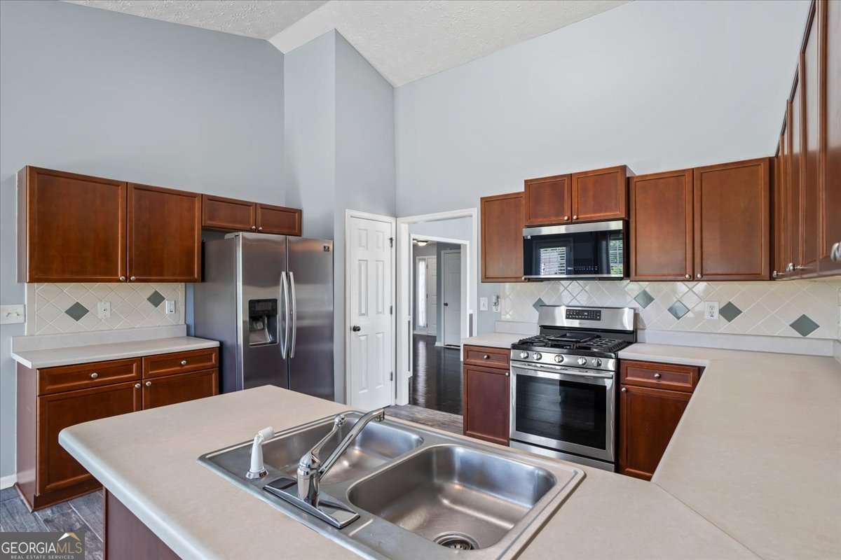 2615 Snowcrest Place Property Photo 9