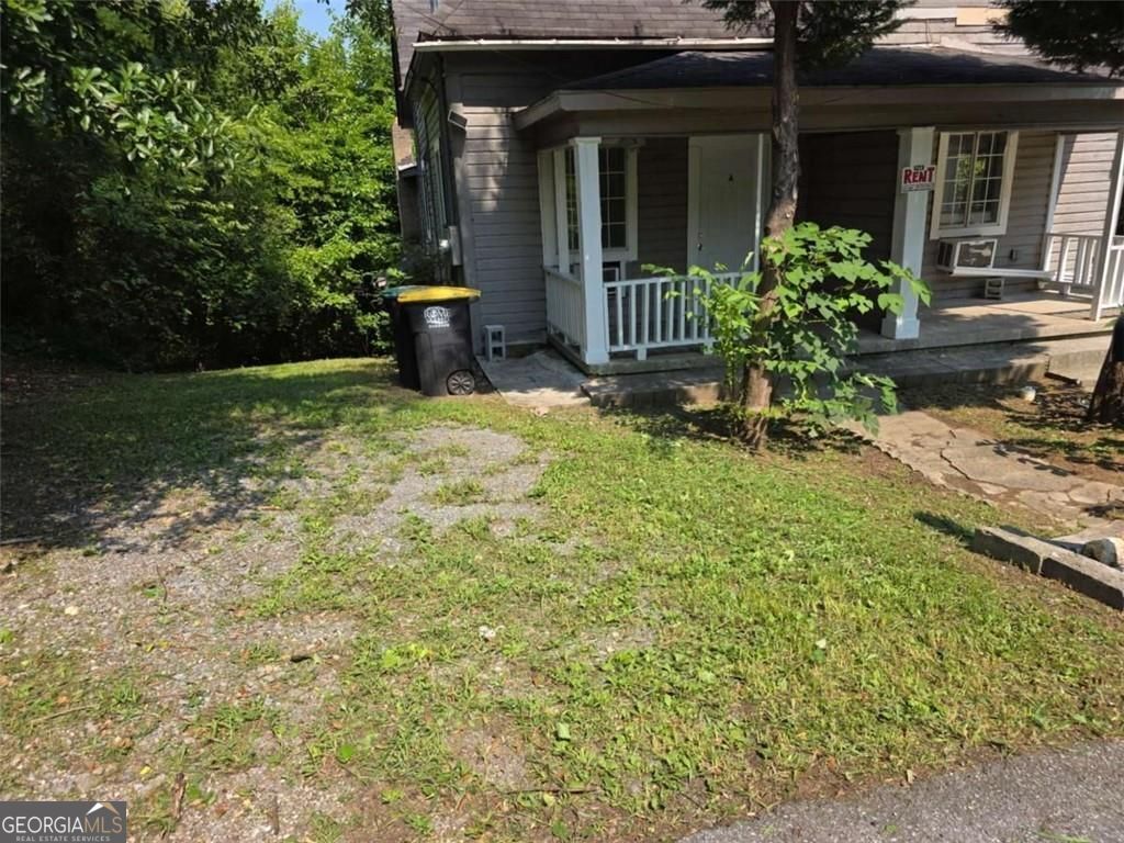 215 NE Smith Street NE Property Photo 1