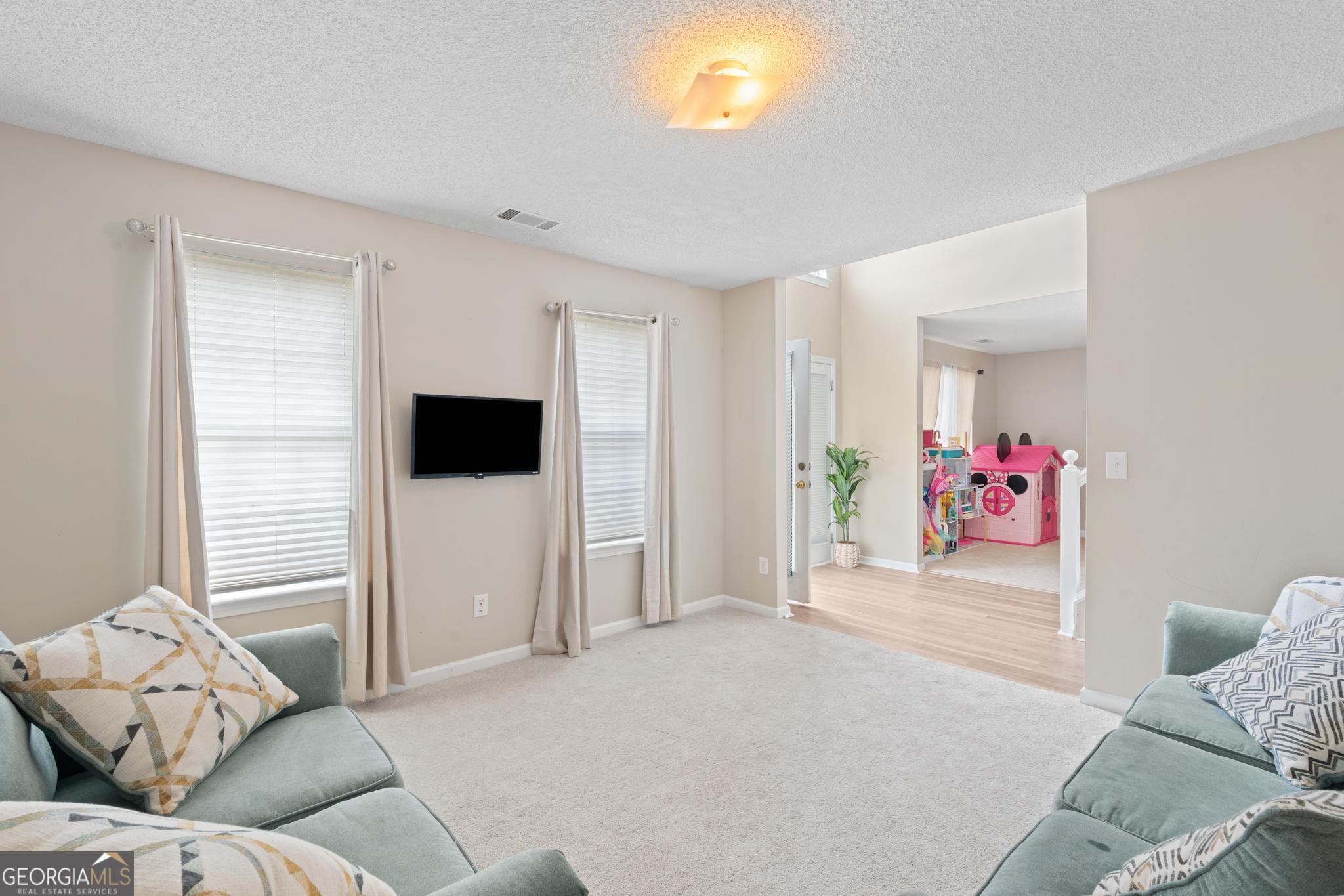 6151 Remington Park Property Photo 5