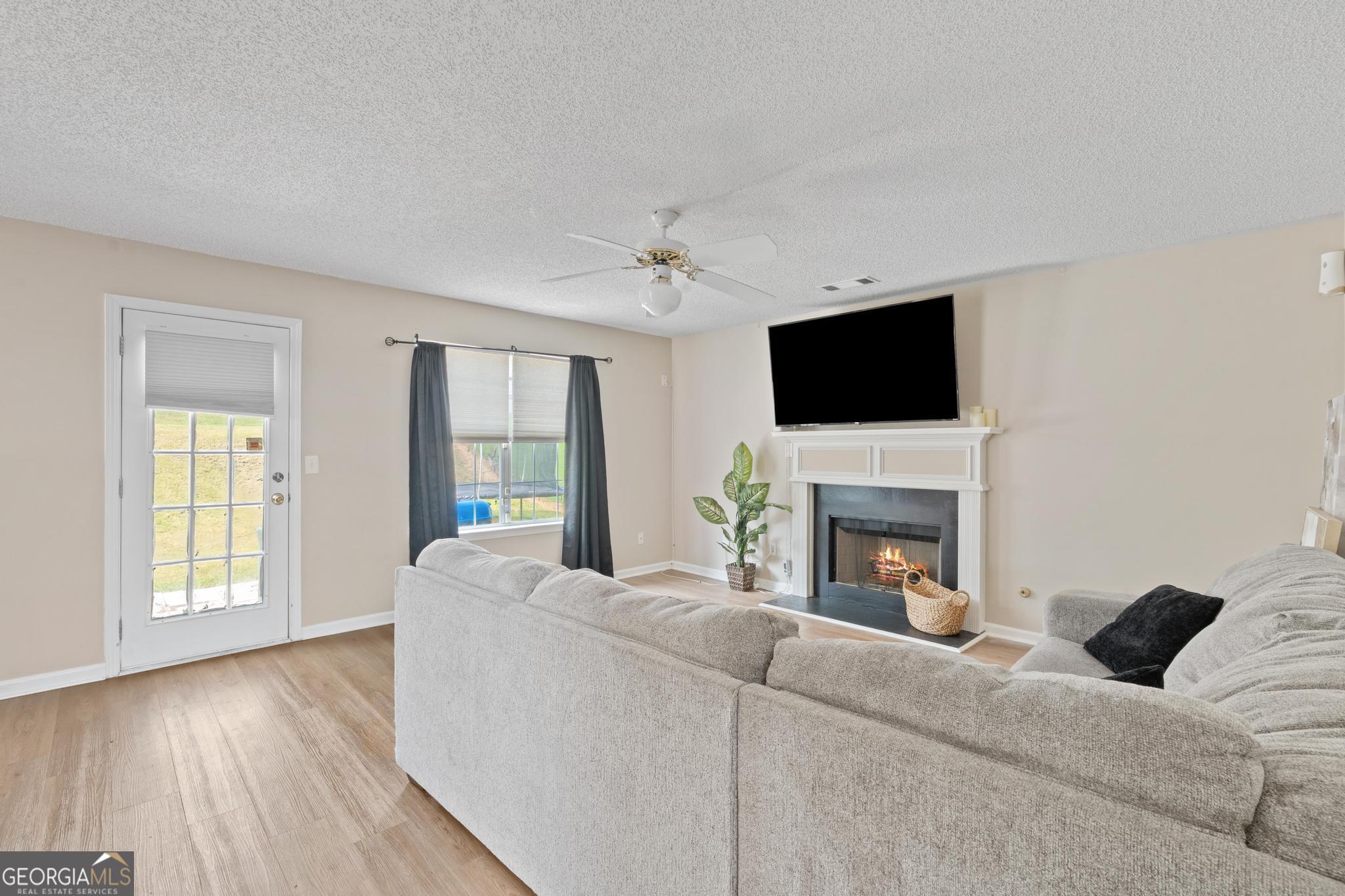 6151 Remington Park Property Photo 8