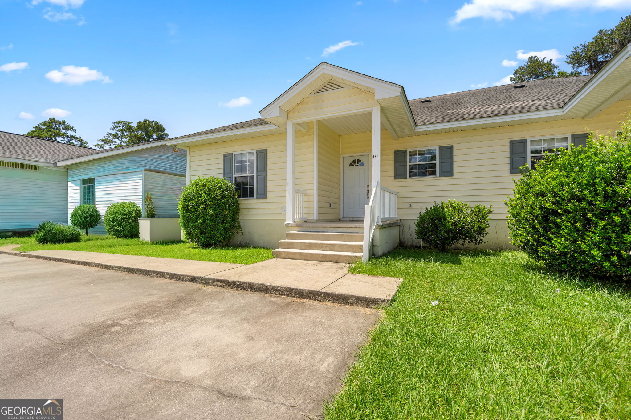 157/159 Drew Circle Property Photo 2