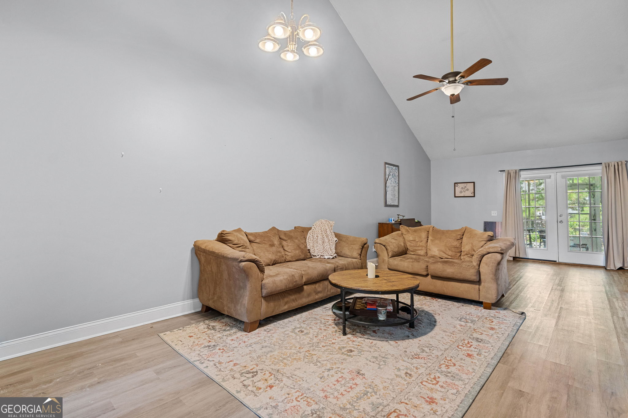 157/159 Drew Circle Property Photo 4
