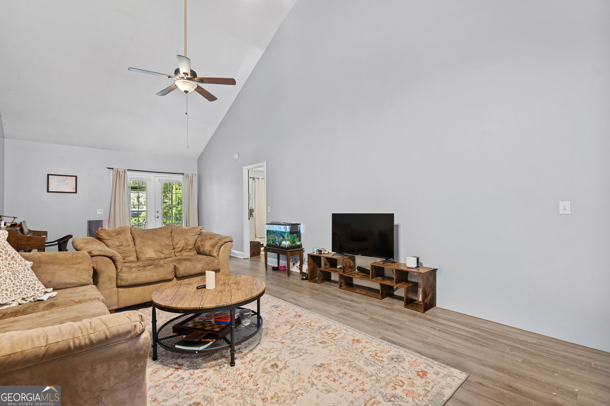 157/159 Drew Circle Property Photo 5