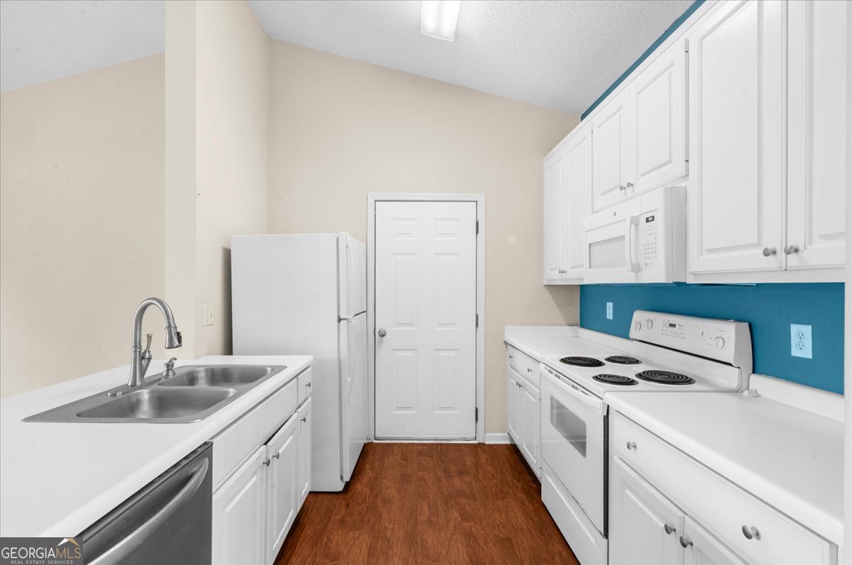 3033 Bentley Park Circle Property Photo 10