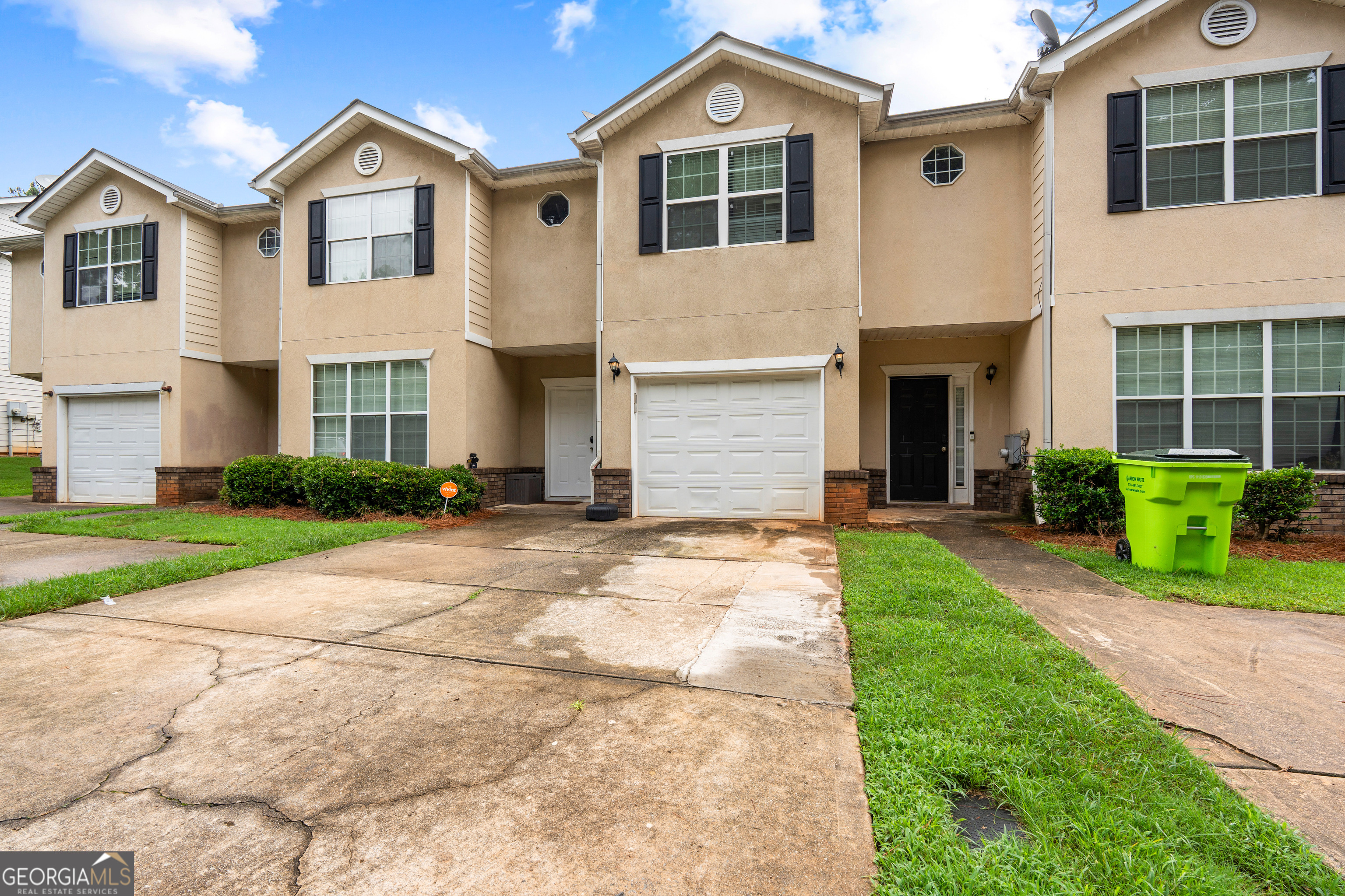2312 Coach Way Property Photo 2