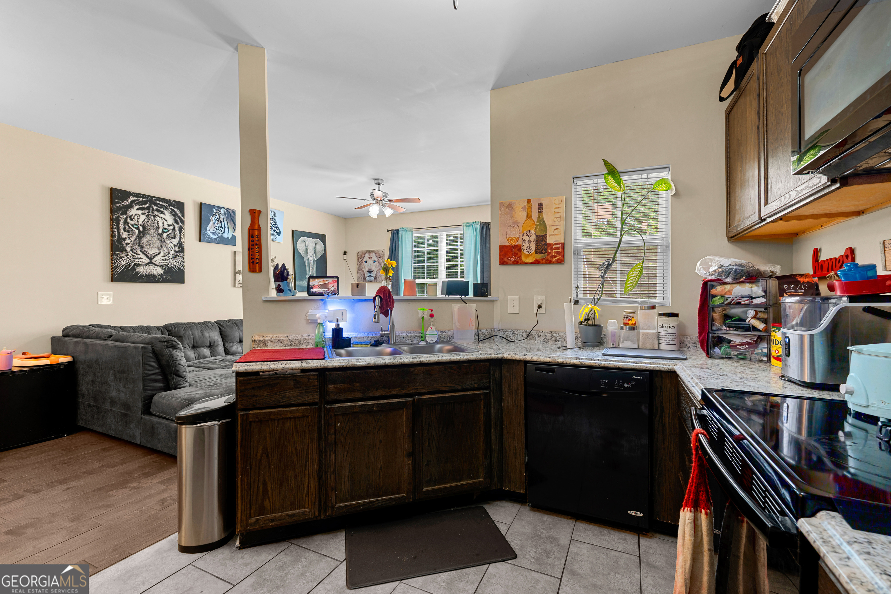 2312 Coach Way Property Photo 6