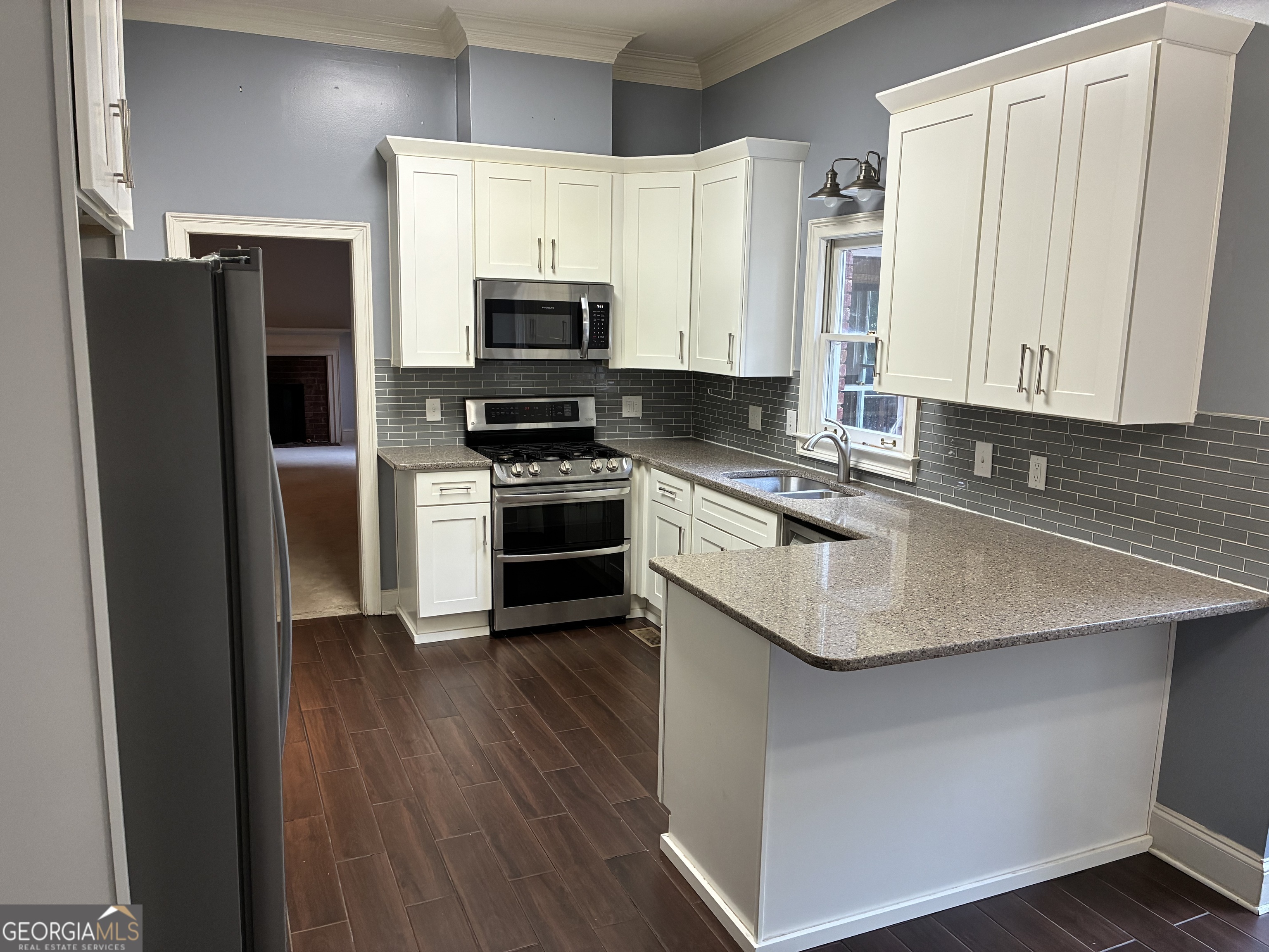 110 Regal Oak Property Photo 3