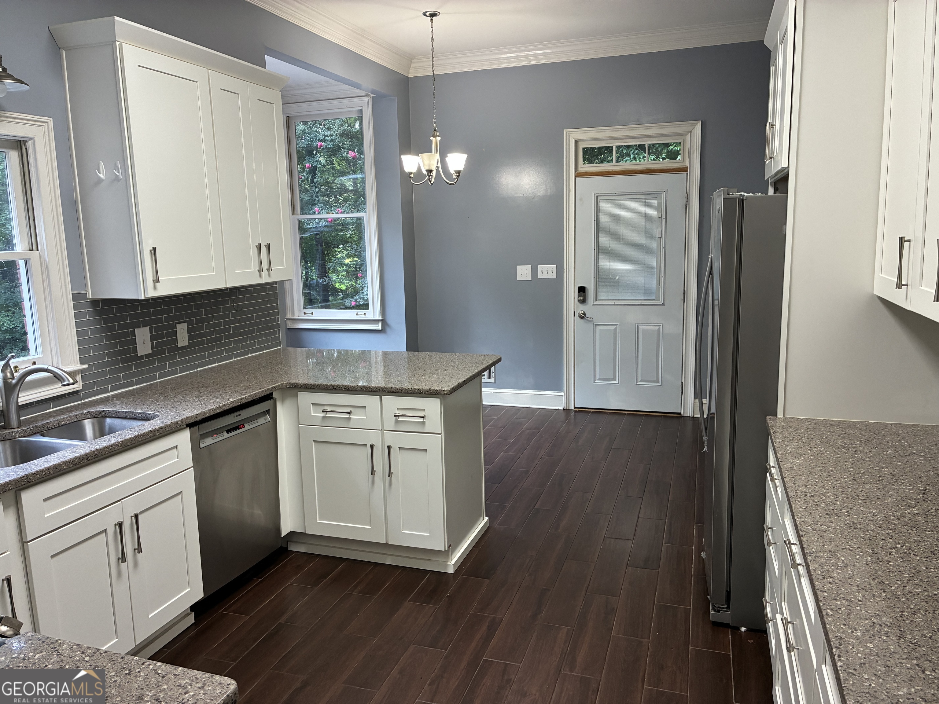 110 Regal Oak Property Photo 4