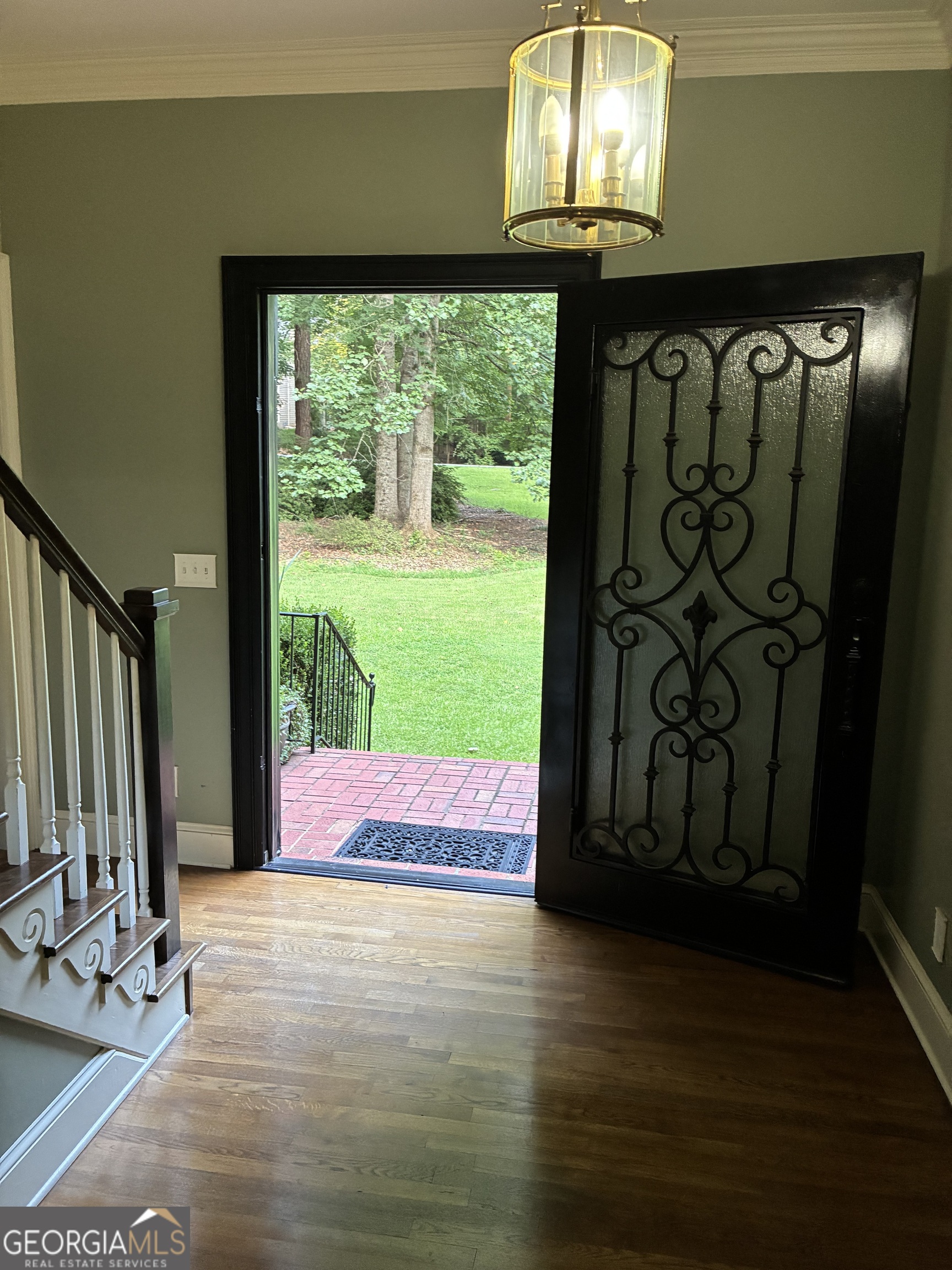 110 Regal Oak Property Photo 9