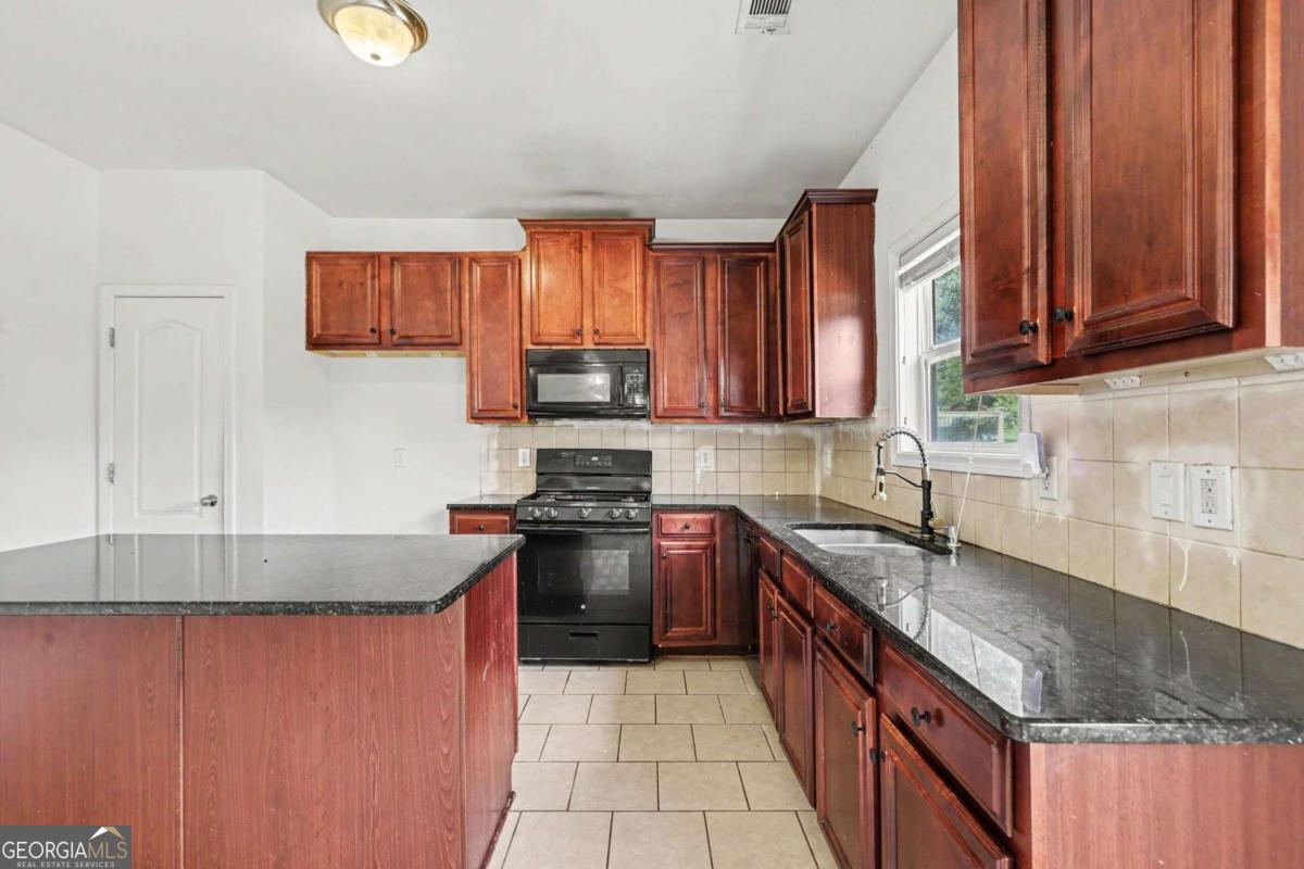 7969 Hawks Nest Trail Property Photo 15