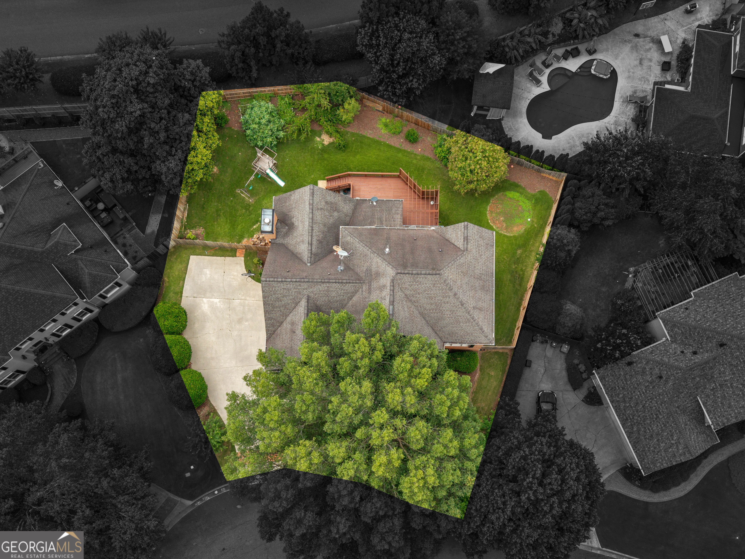 1524 Lake Cove Property Photo 3
