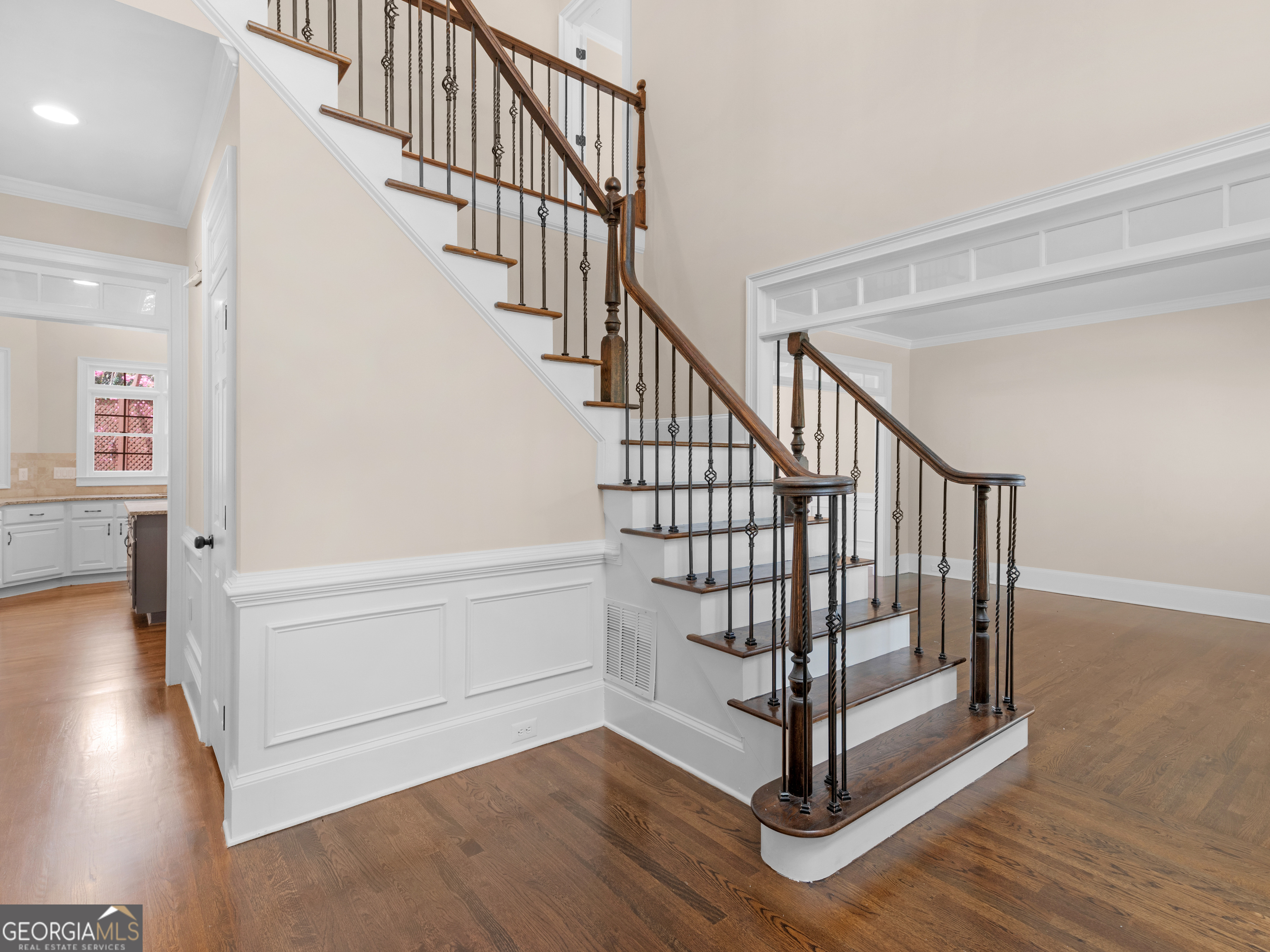 1524 Lake Cove Property Photo 6