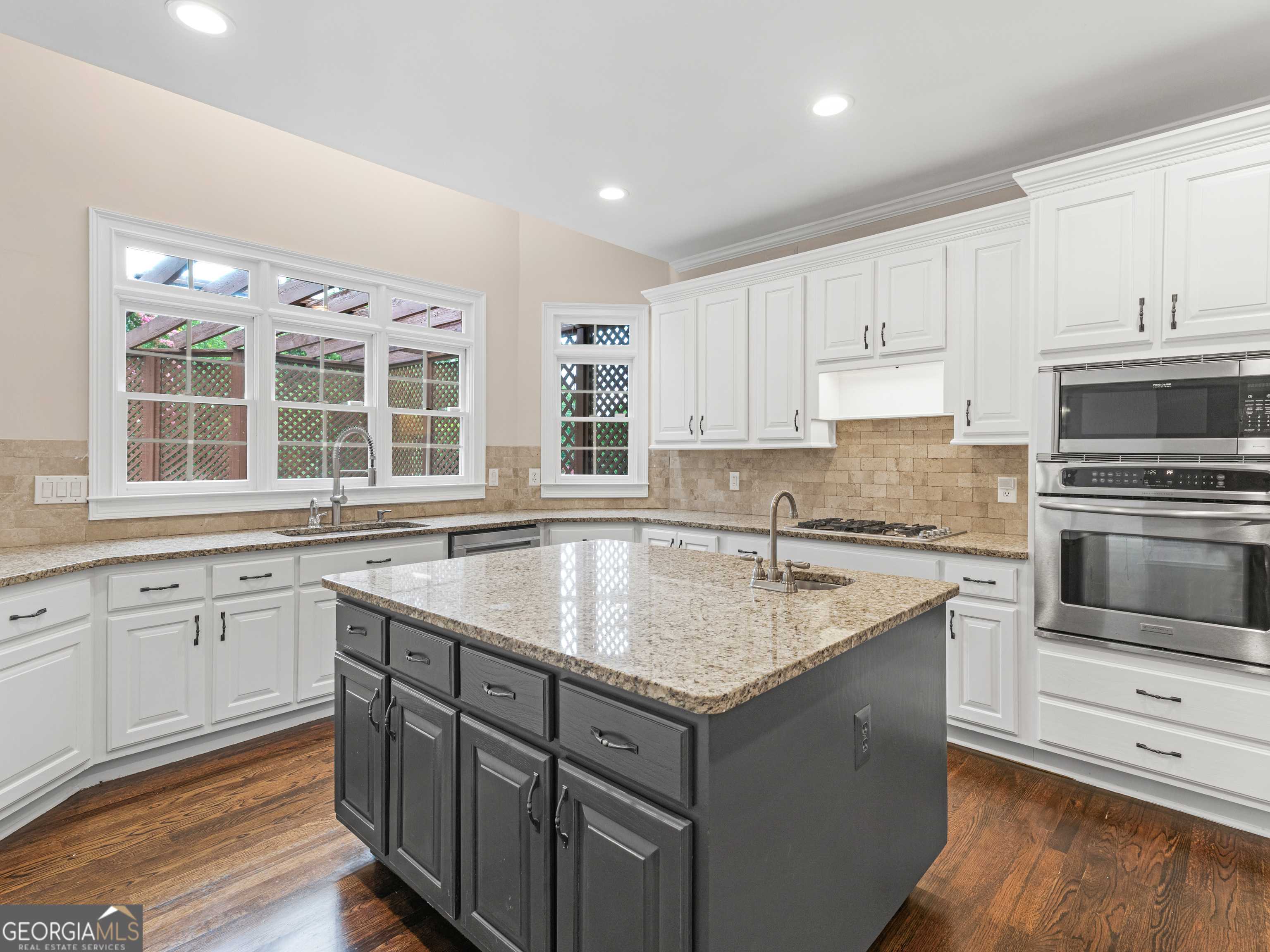 1524 Lake Cove Property Photo 11