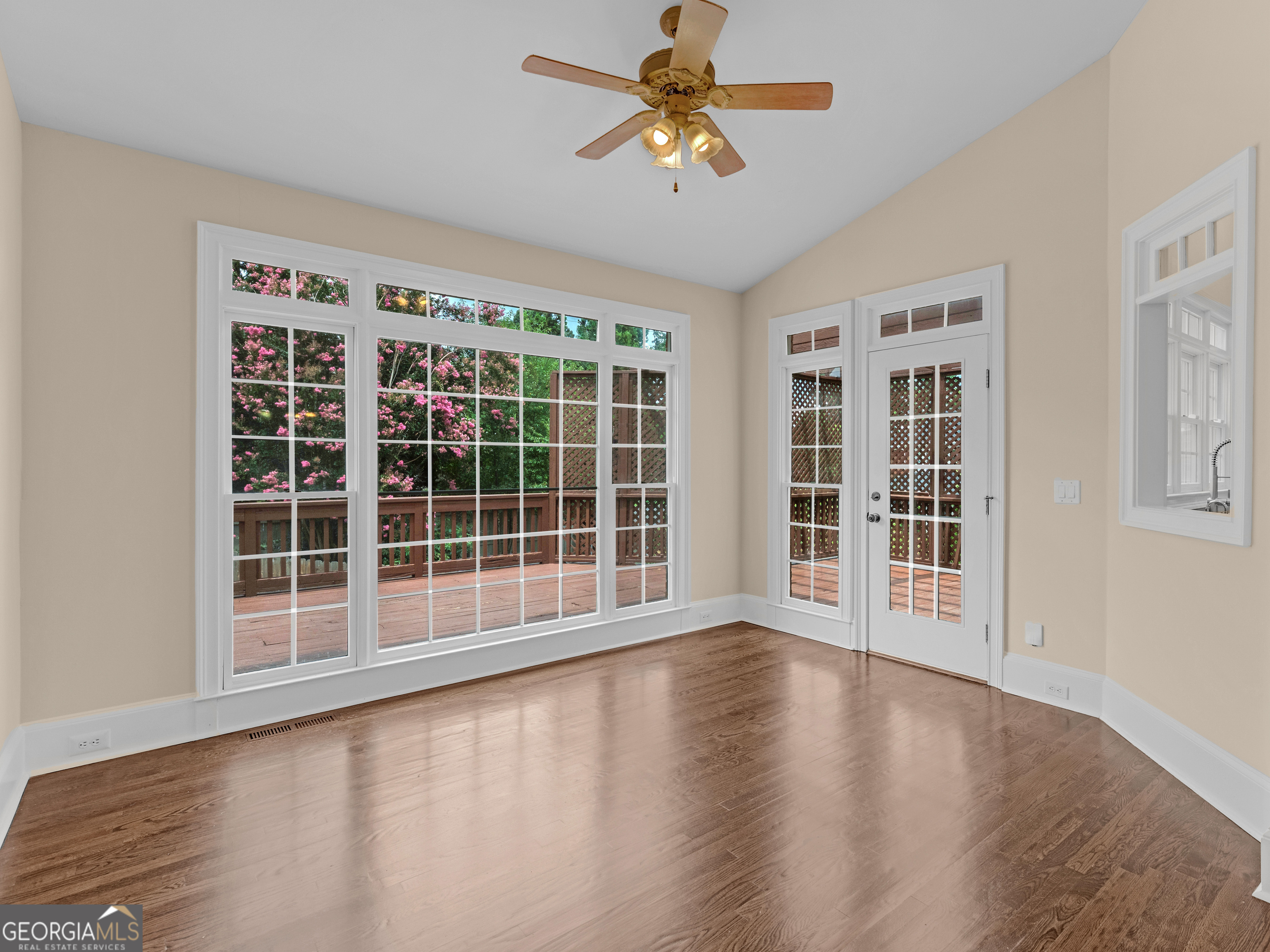 1524 Lake Cove Property Photo 16