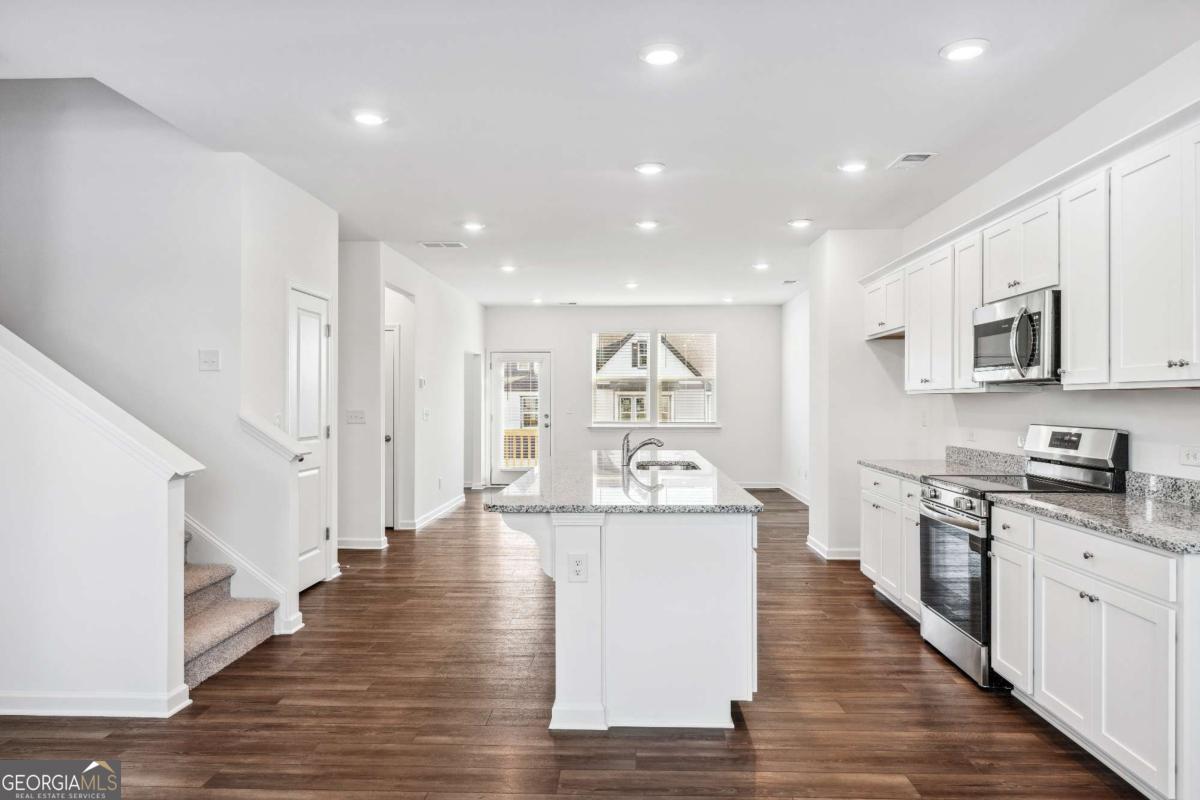 33 Constitution Avenue Property Photo 3