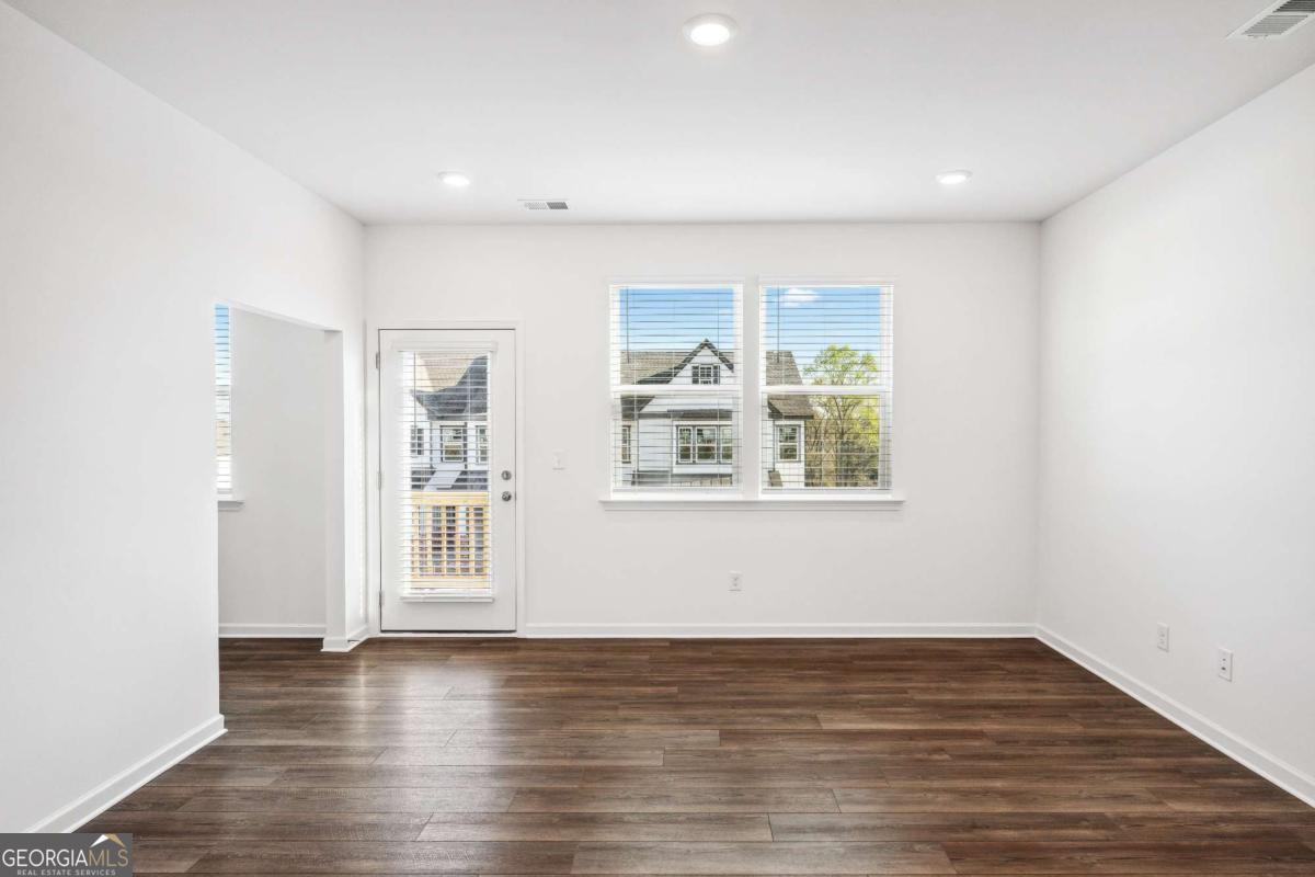 33 Constitution Avenue Property Photo 4