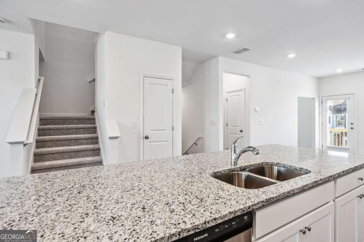 33 Constitution Avenue Property Photo 5