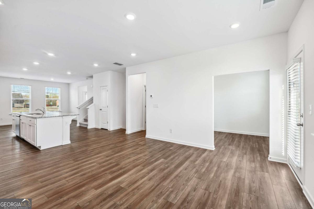 33 Constitution Avenue Property Photo 8