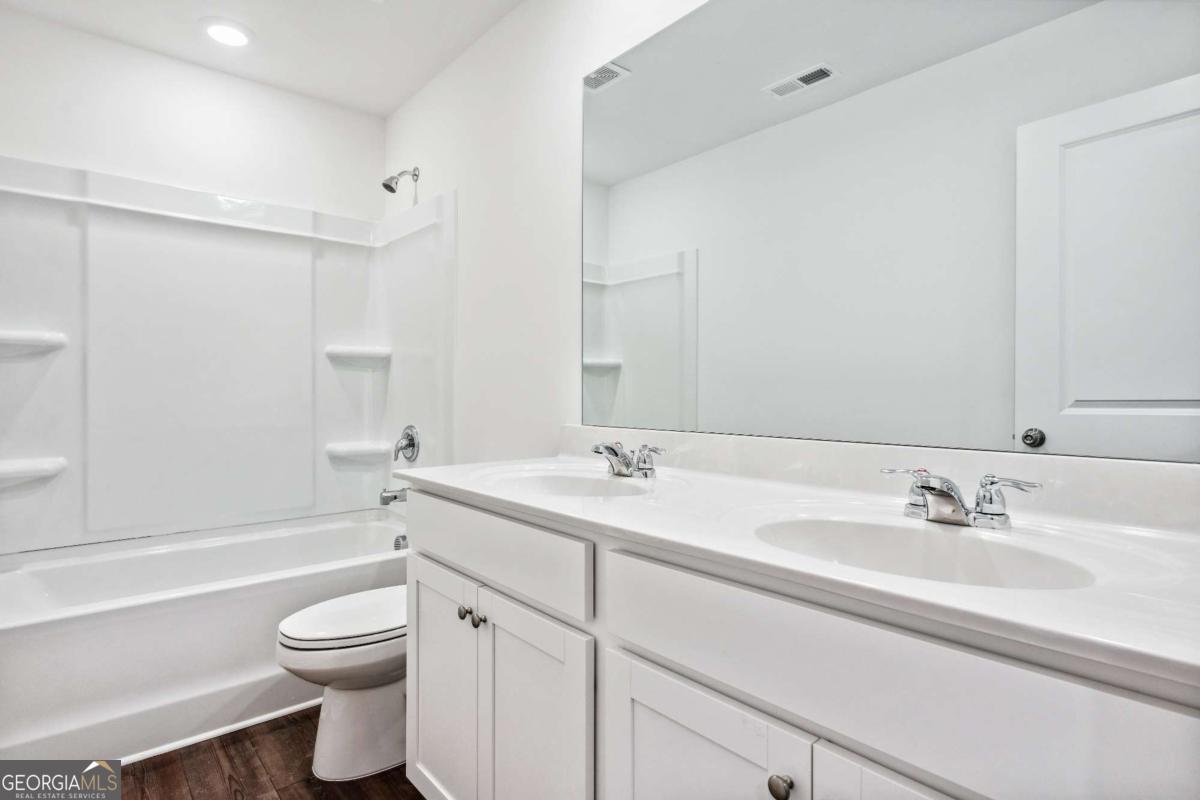 33 Constitution Avenue Property Photo 23