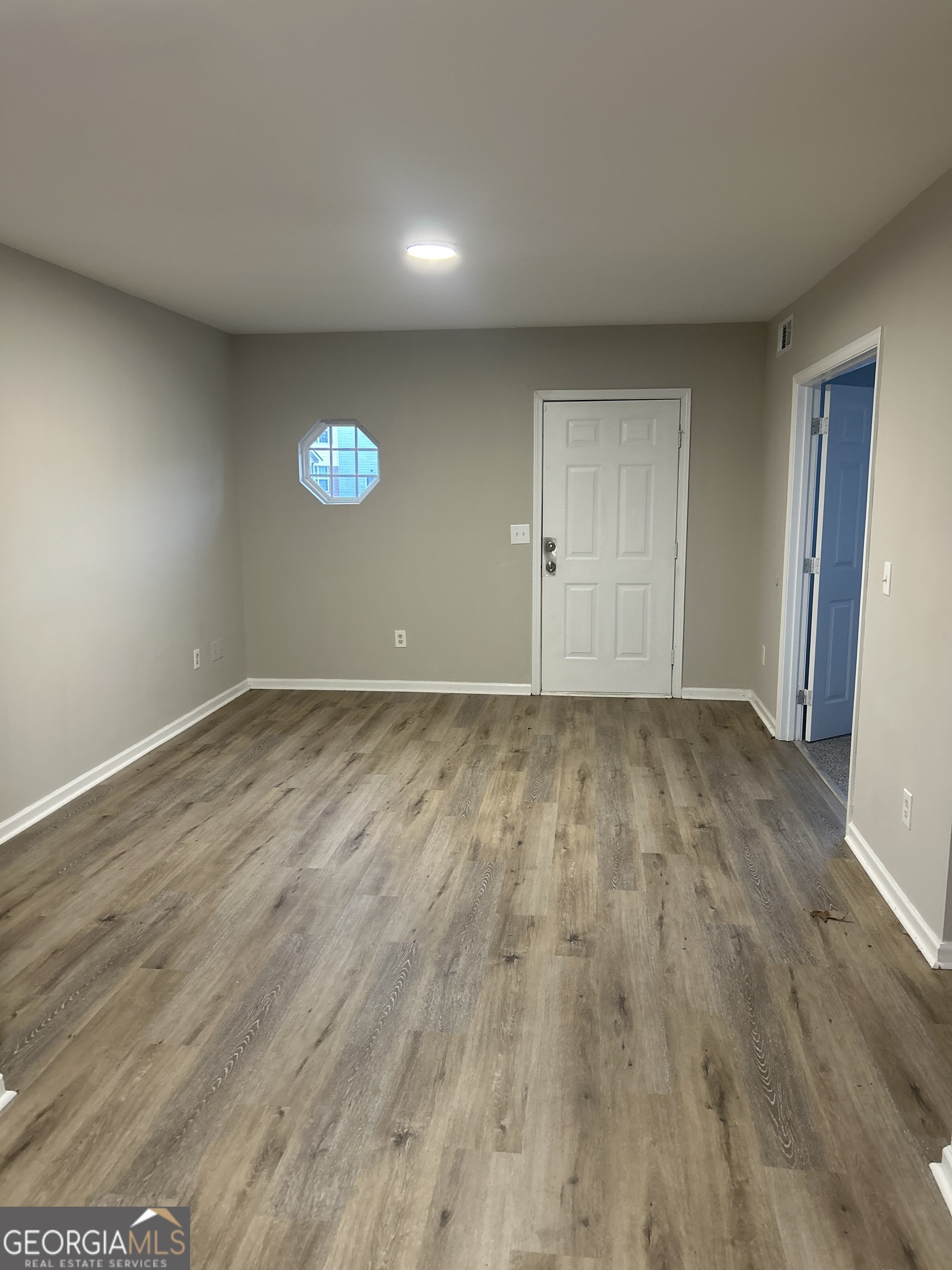 944 Old Mill Point # A Property Photo 4